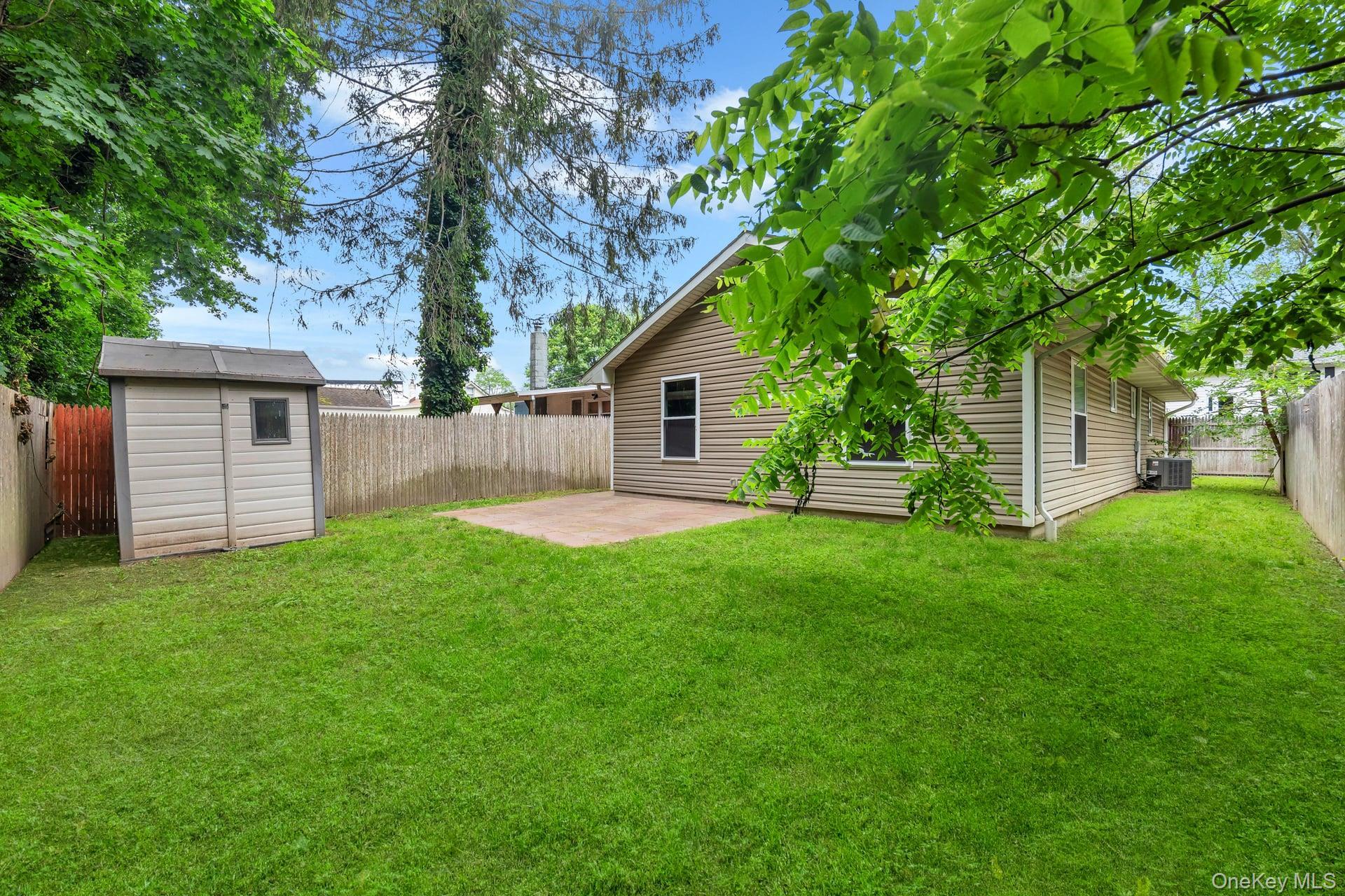 Single Family Harding  Suffolk County, NY 11779, MLS-927680-34