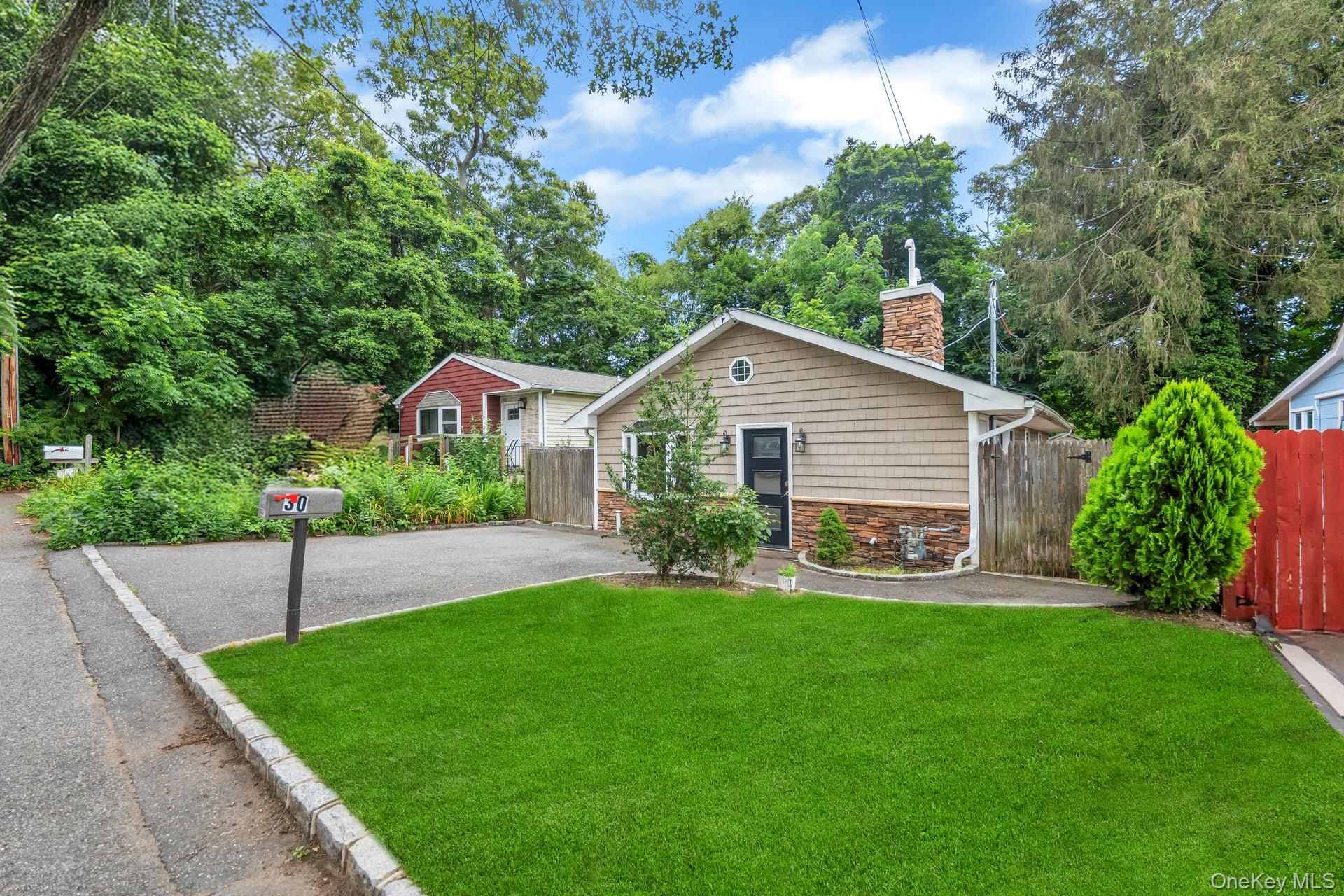 Single Family Harding  Suffolk County, NY 11779, MLS-927680-38