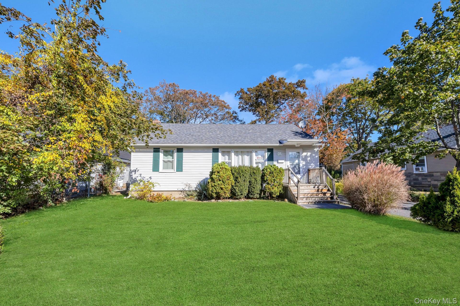 Single Family Davidson  Suffolk County, NY 11798, MLS-927709-2