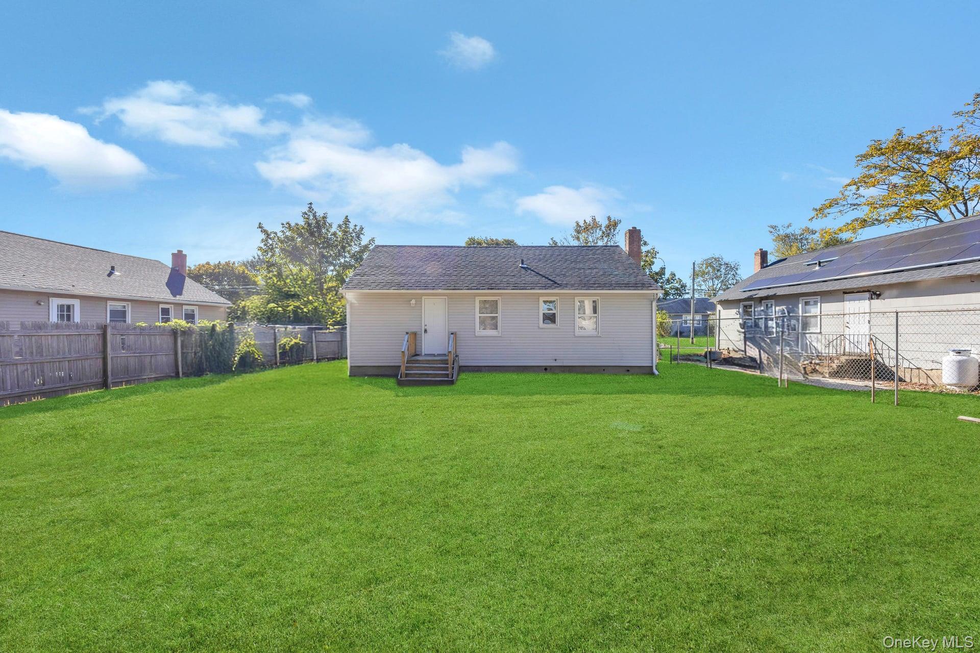 Single Family Davidson  Suffolk County, NY 11798, MLS-927709-24