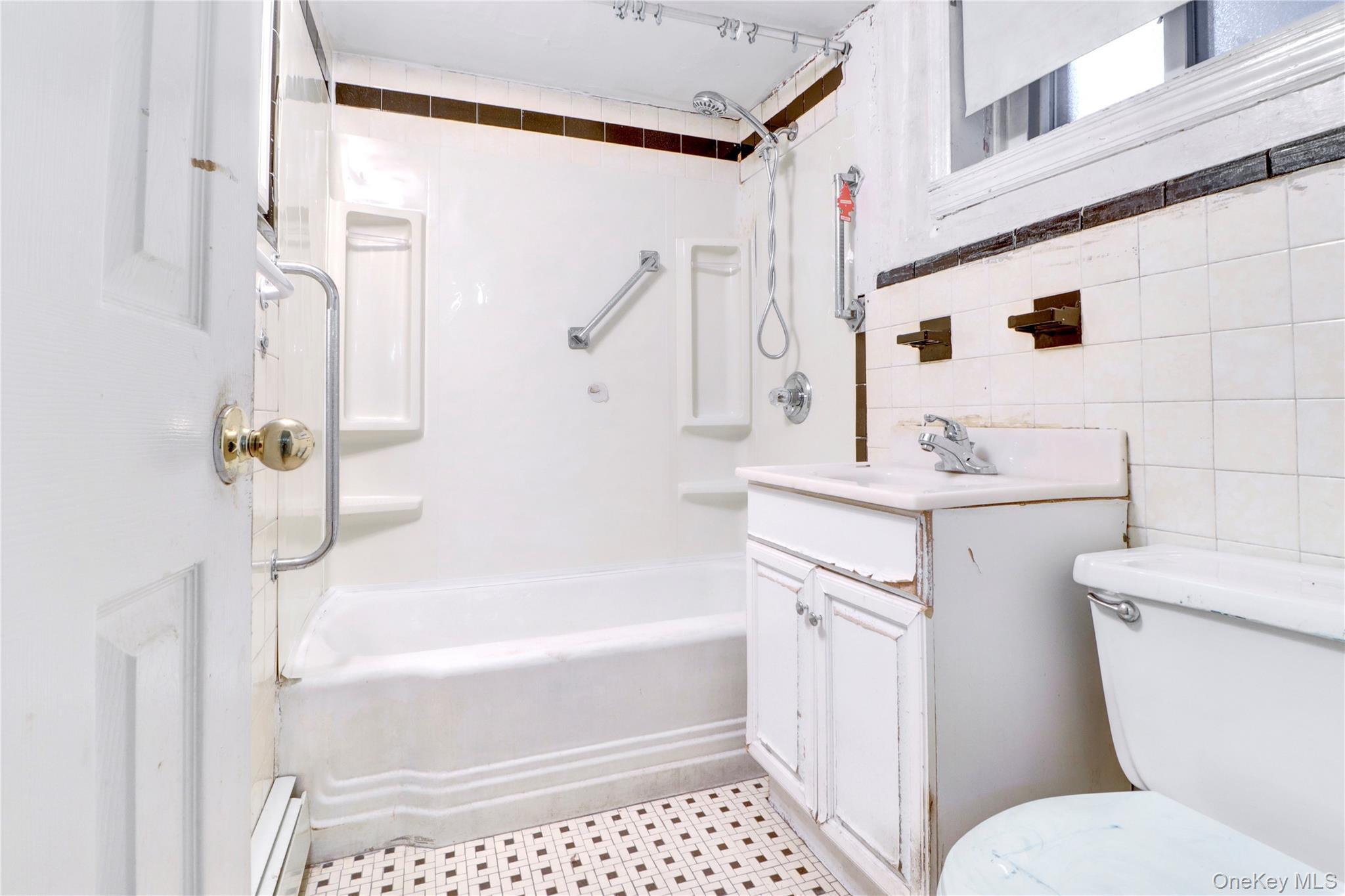 Single Family 69th  Queens, NY 11385, MLS-927744-16