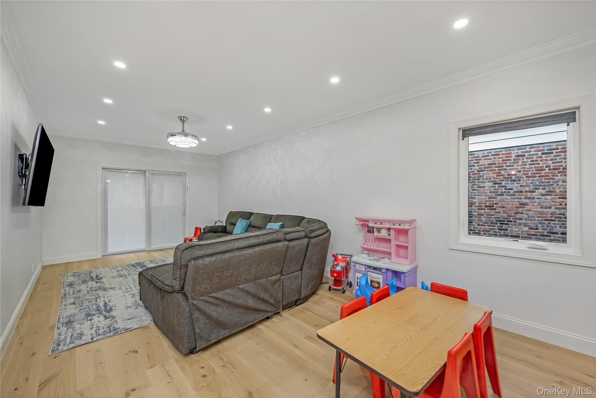 Single Family Richland Queens, NY 11364, MLS-927758-20