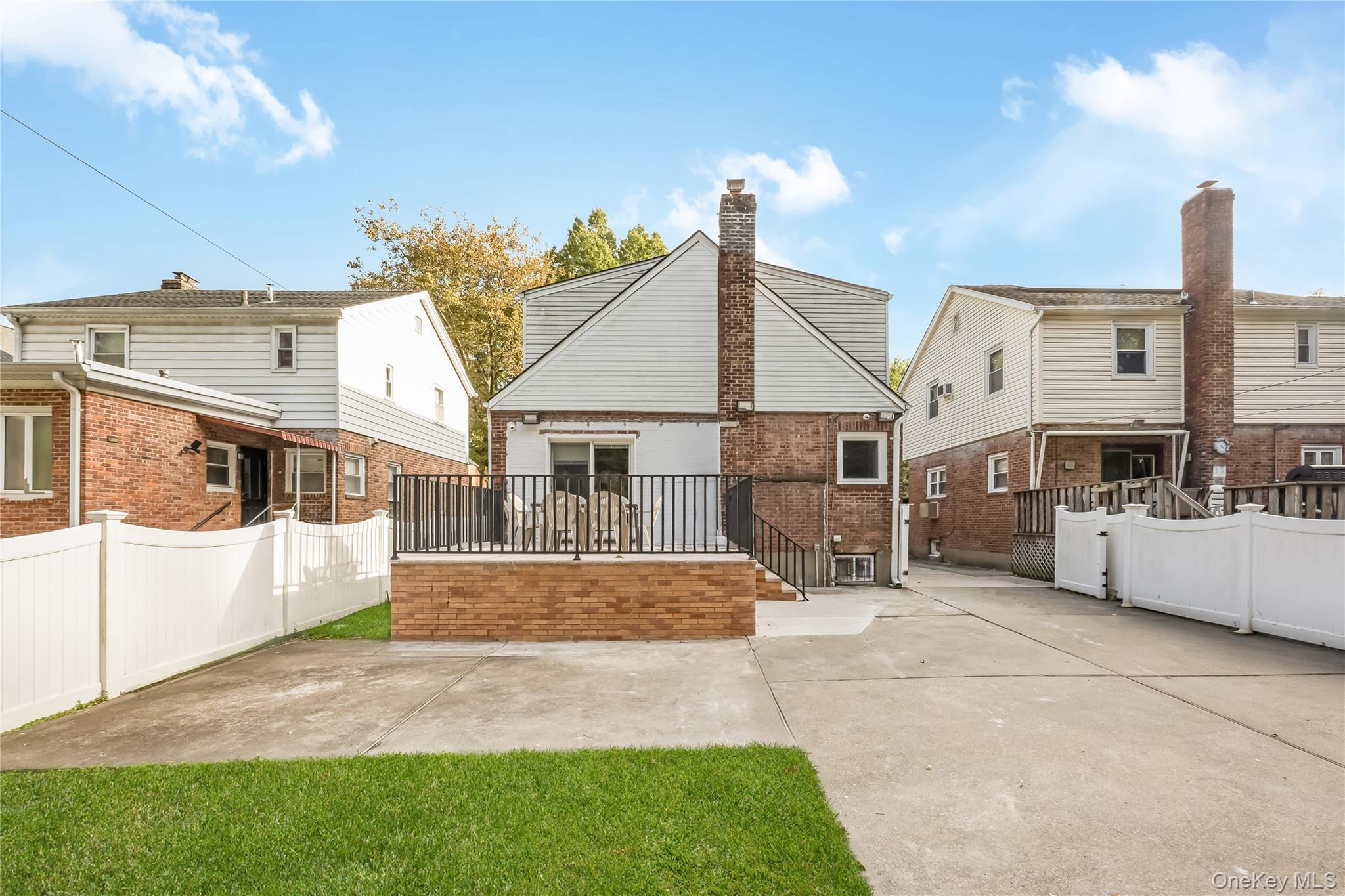 Single Family Richland Queens, NY 11364, MLS-927758-8