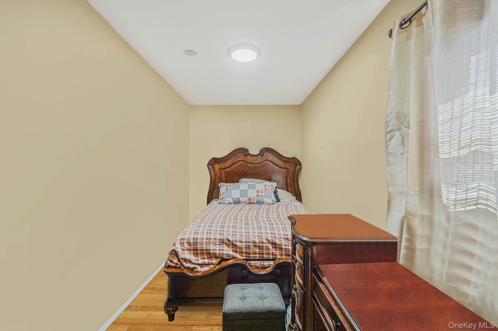 Single Family Elmwood  Nassau County, NY 11550, MLS-927770-10