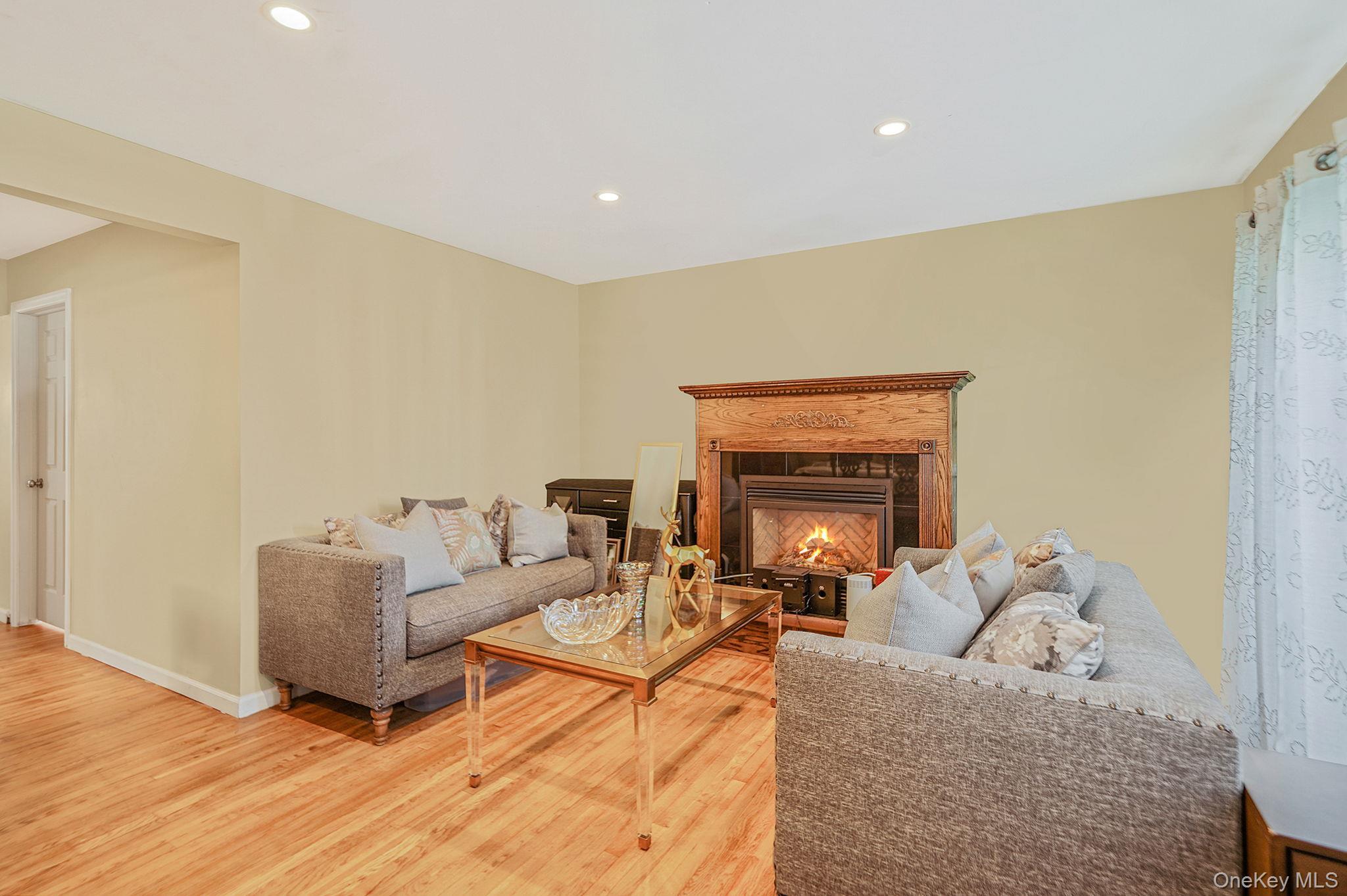 Single Family Elmwood  Nassau County, NY 11550, MLS-927770-2