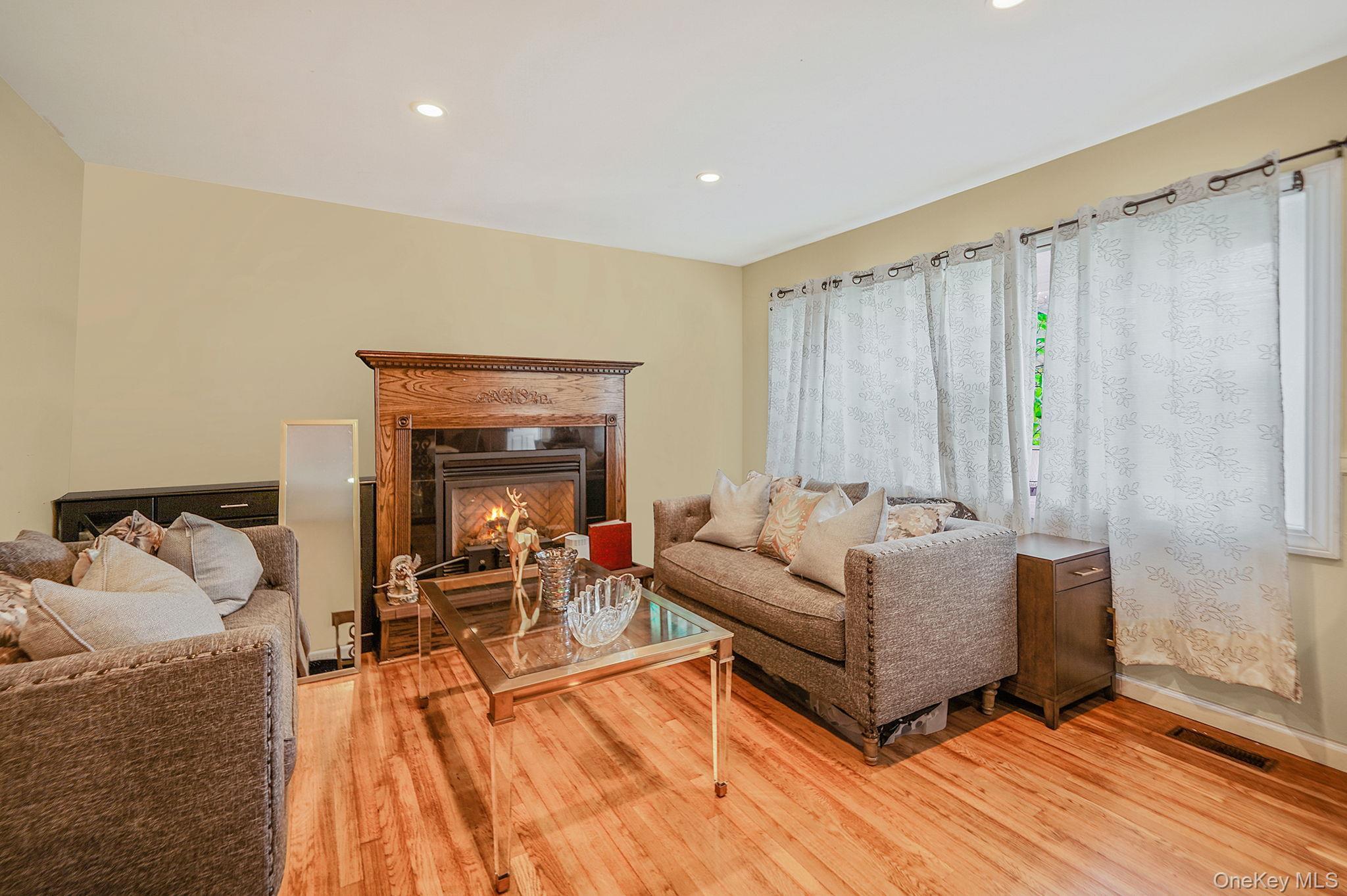 Single Family Elmwood  Nassau County, NY 11550, MLS-927770-3