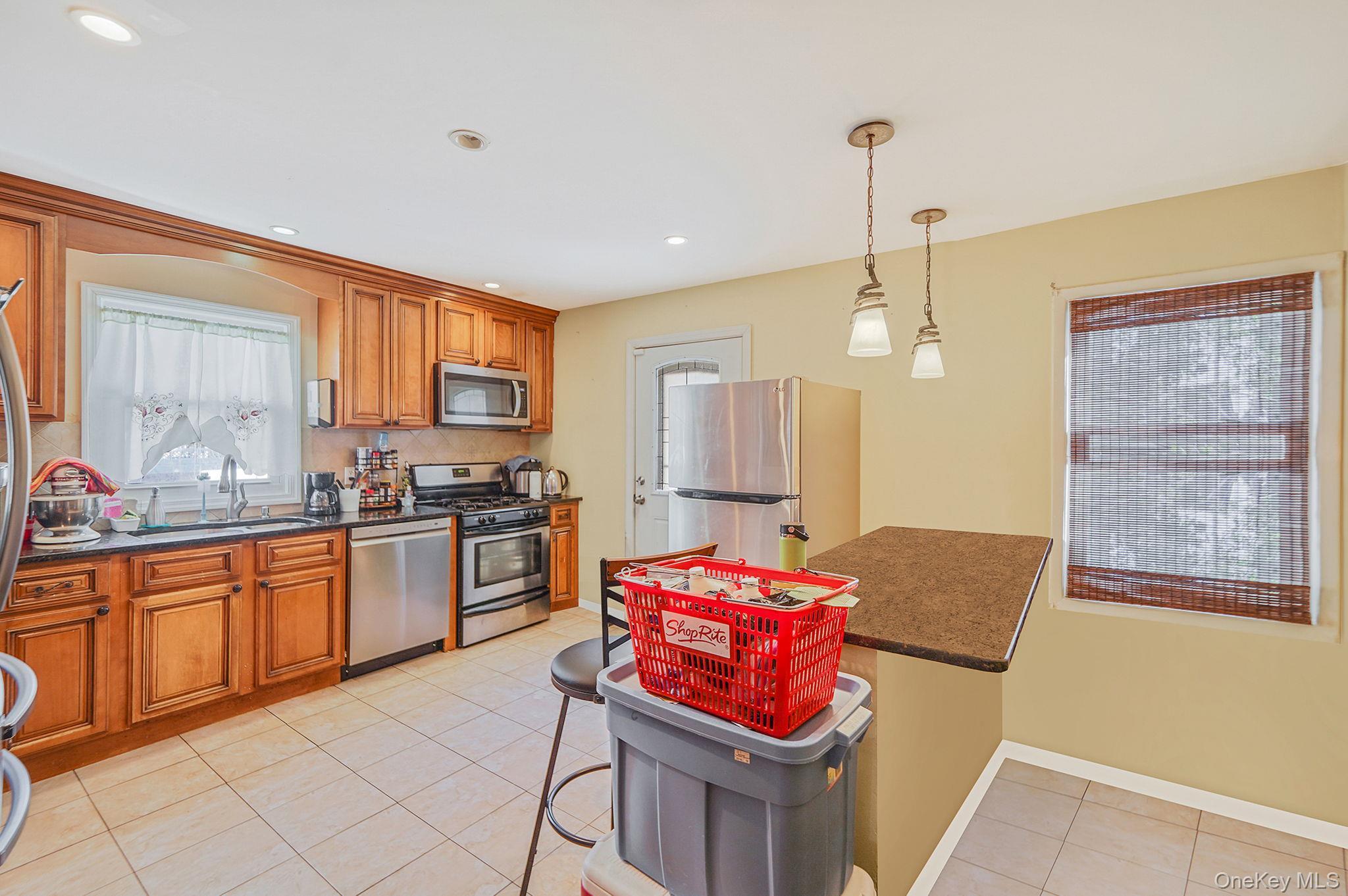 Single Family Elmwood  Nassau County, NY 11550, MLS-927770-6