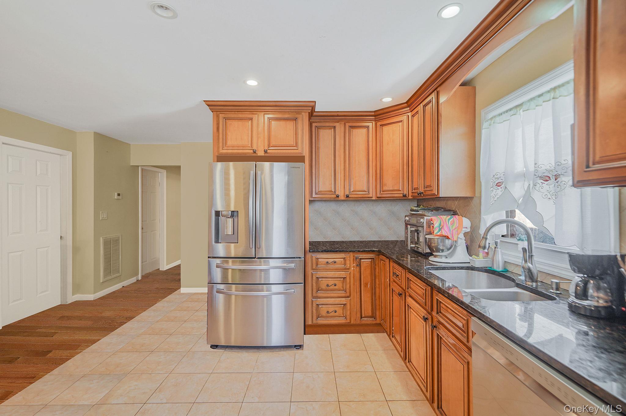 Single Family Elmwood  Nassau County, NY 11550, MLS-927770-7