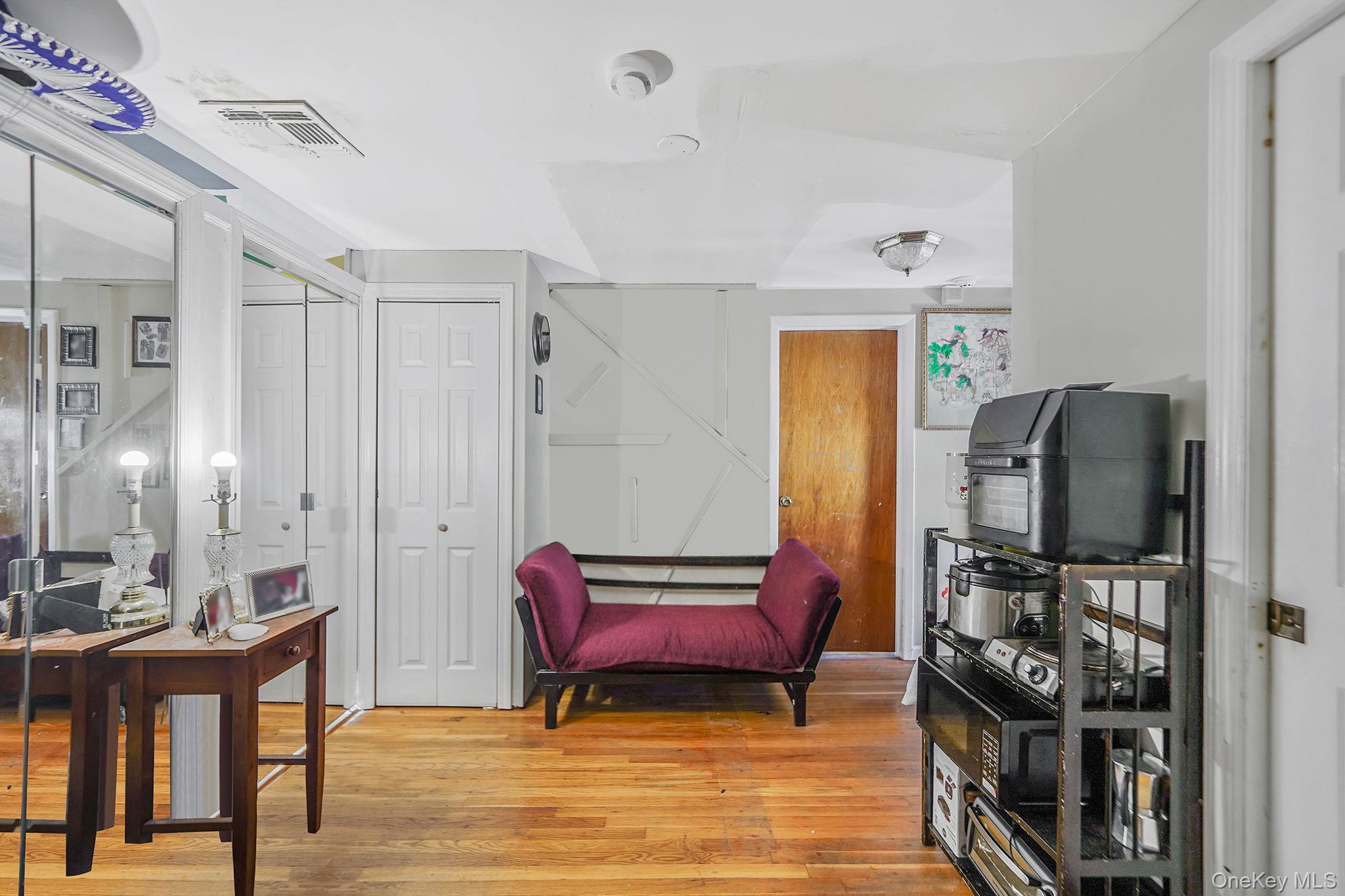 Single Family Elmwood  Nassau County, NY 11550, MLS-927770-8