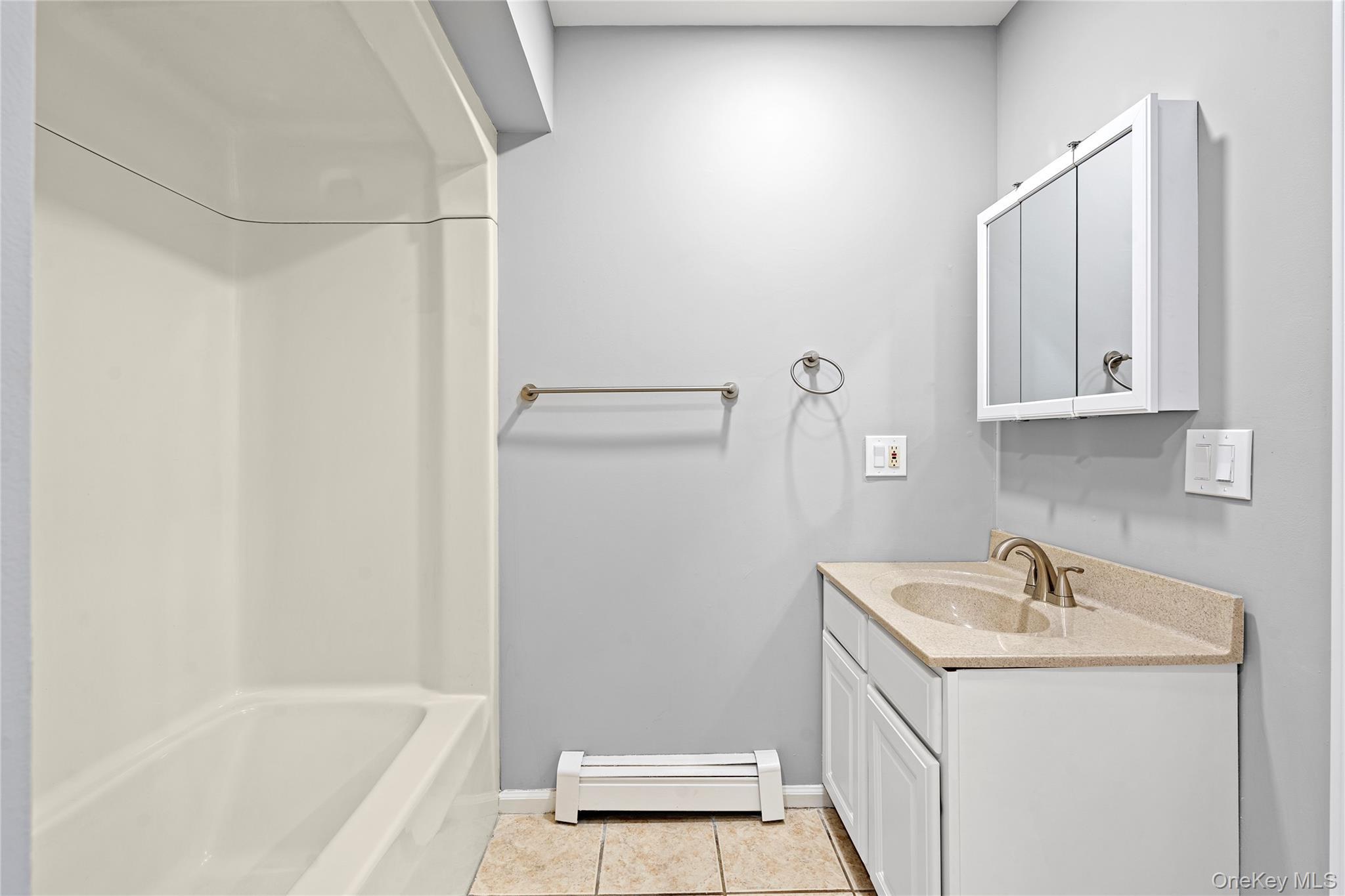 Single Family Grand Suffolk County, NY 11980, MLS-927776-27