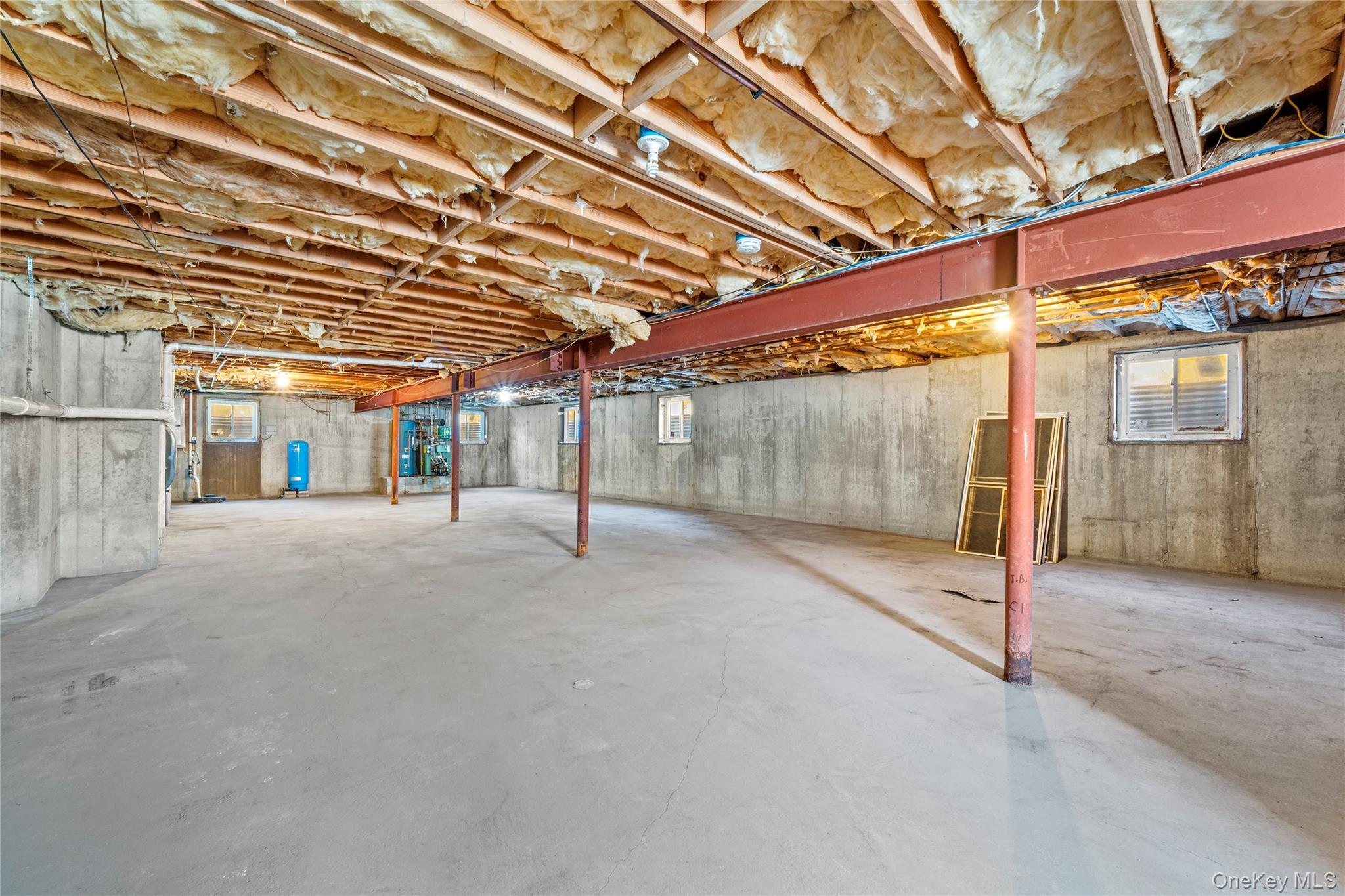 Single Family Grand Suffolk County, NY 11980, MLS-927776-30