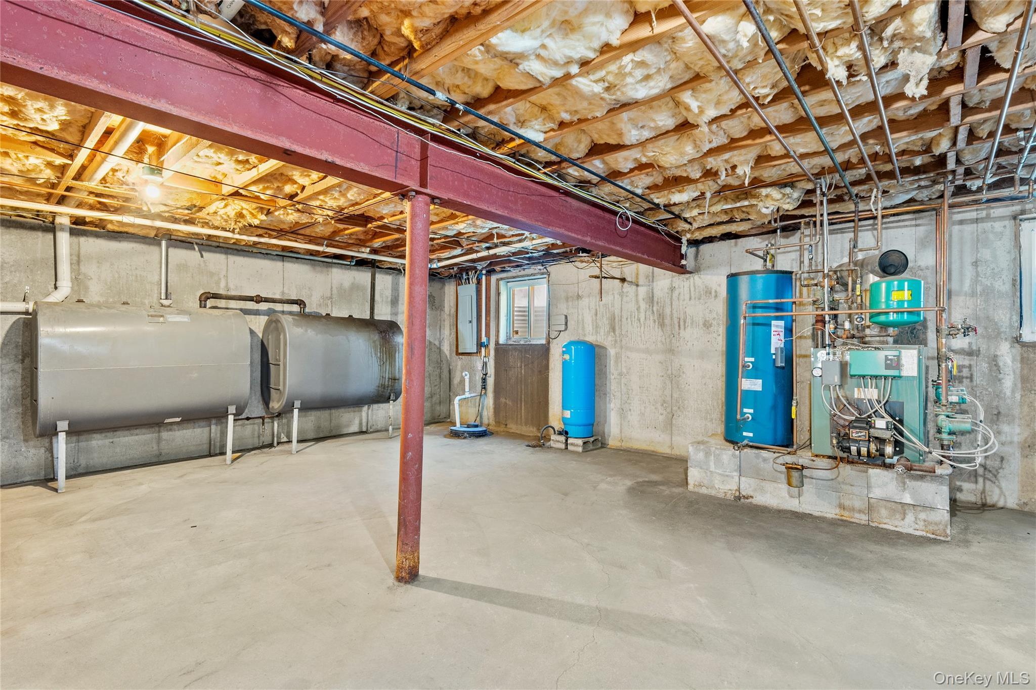 Single Family Grand Suffolk County, NY 11980, MLS-927776-31