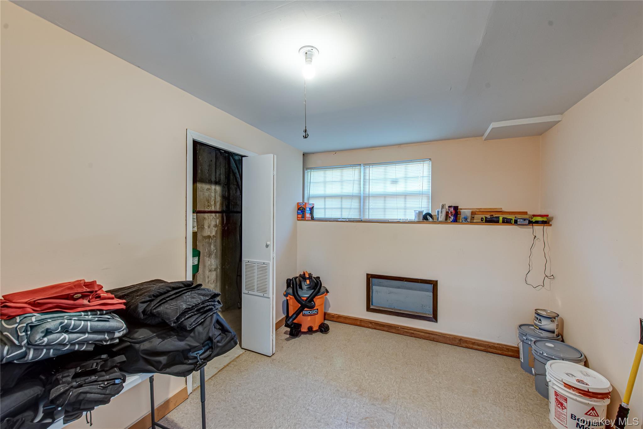 Single Family Clinton  Suffolk County, NY 11950, MLS-927780-17