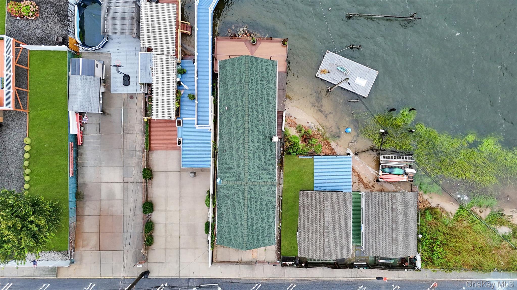 Single Family Van Brunt Queens, NY 11693, MLS-927803-2