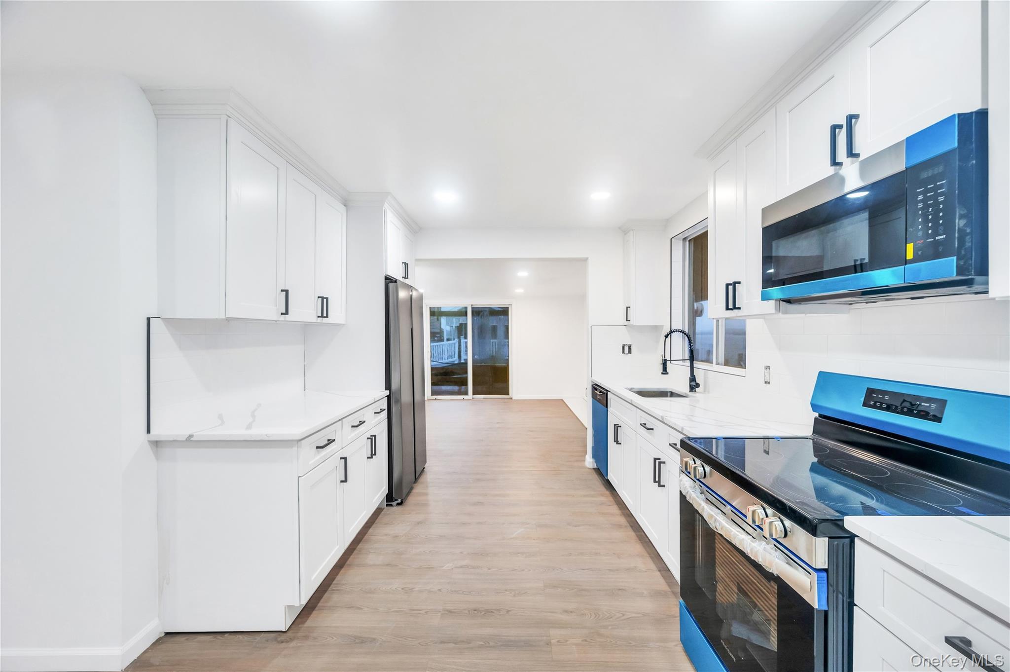 Single Family Van Brunt Queens, NY 11693, MLS-927803-7