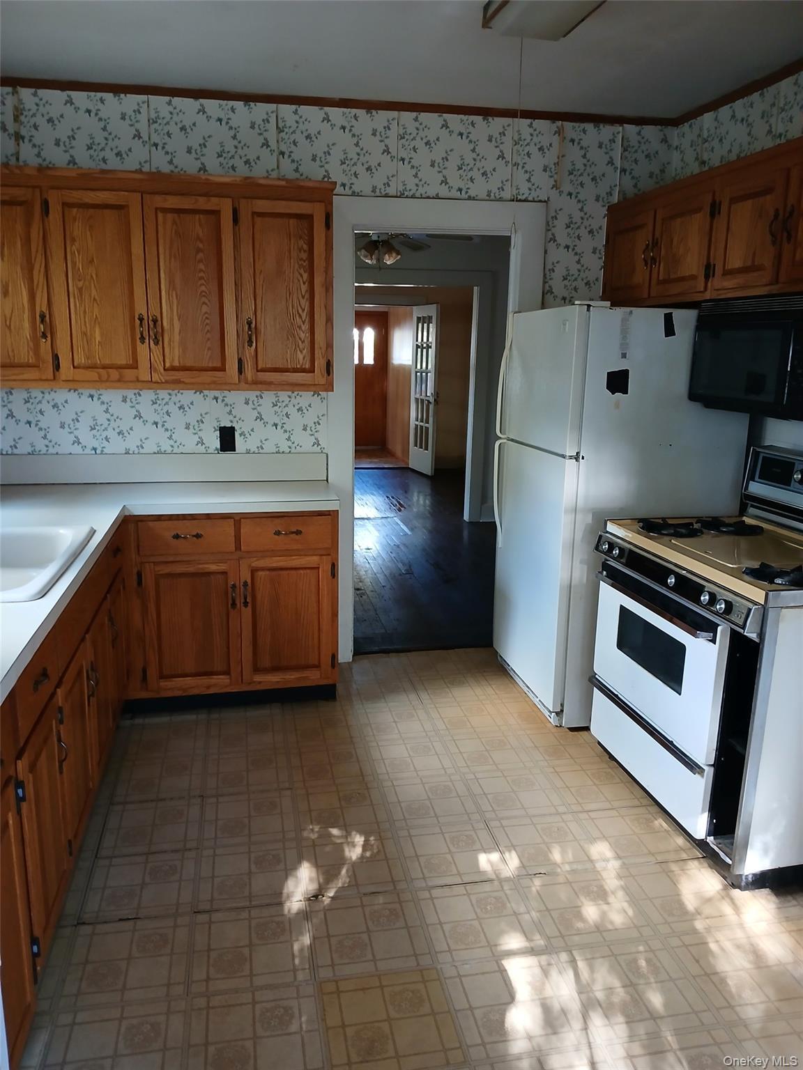 Single Family Woodburn Street Suffolk County, NY 11772, MLS-927852-9