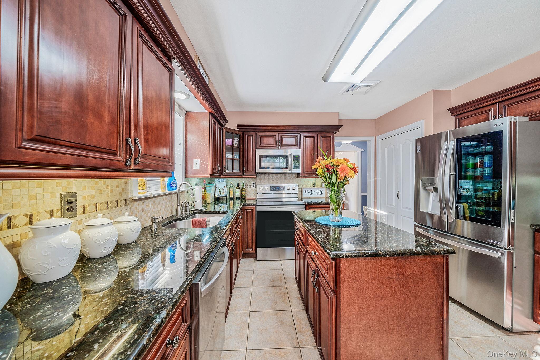 Single Family Winfield Davis  Suffolk County, NY 11727, MLS-927877-16