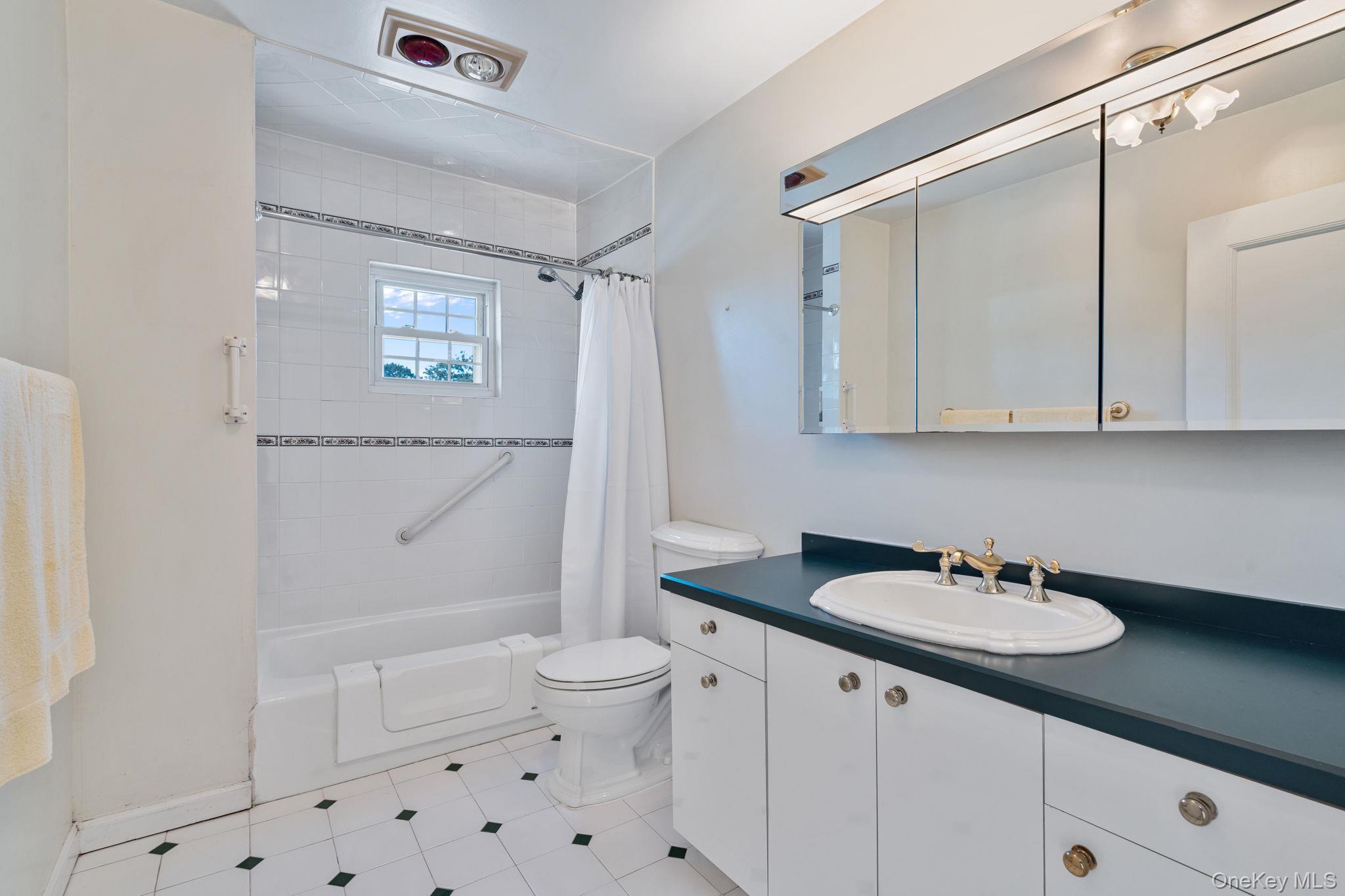 Single Family Summit  Nassau County, NY 11563, MLS-927945-23