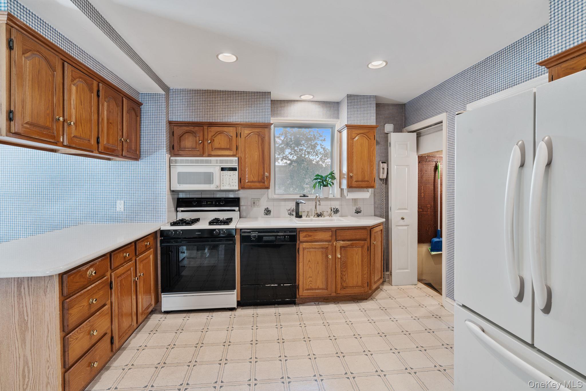 Single Family Summit  Nassau County, NY 11563, MLS-927945-9