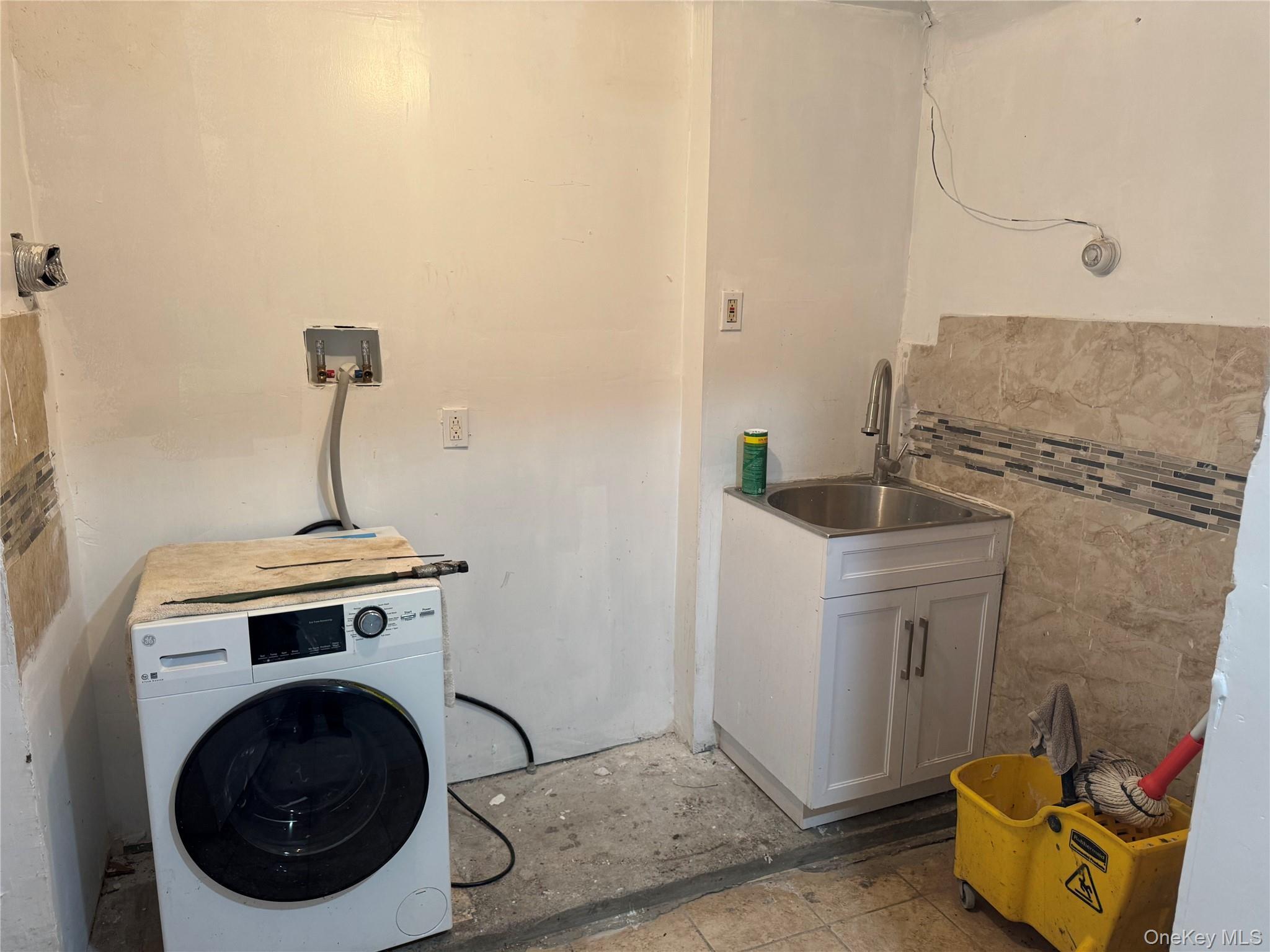 Single Family Grant  Brooklyn, NY 11208, MLS-928005-27