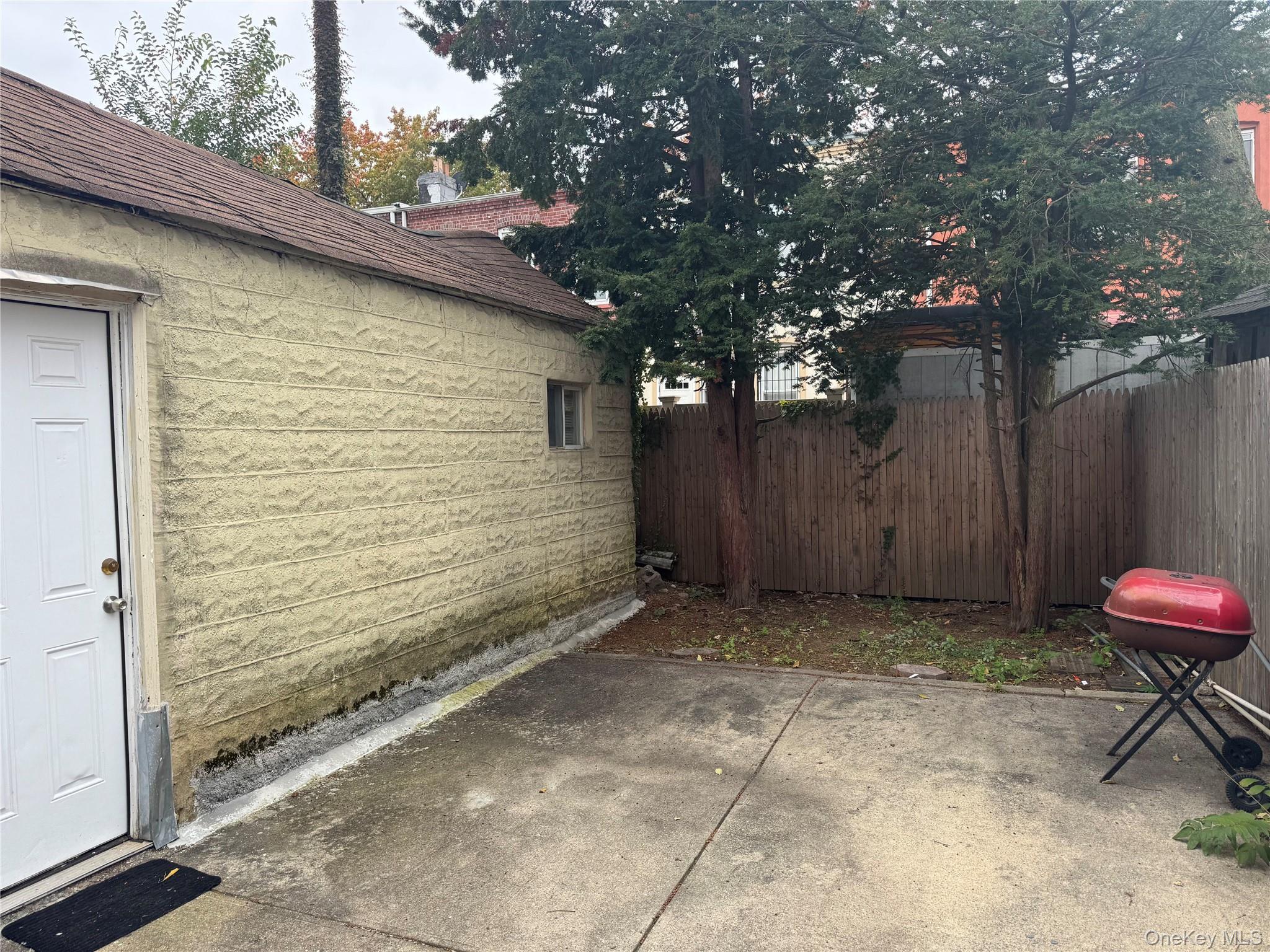 Single Family Lincoln  Brooklyn, NY 11208, MLS-928034-8