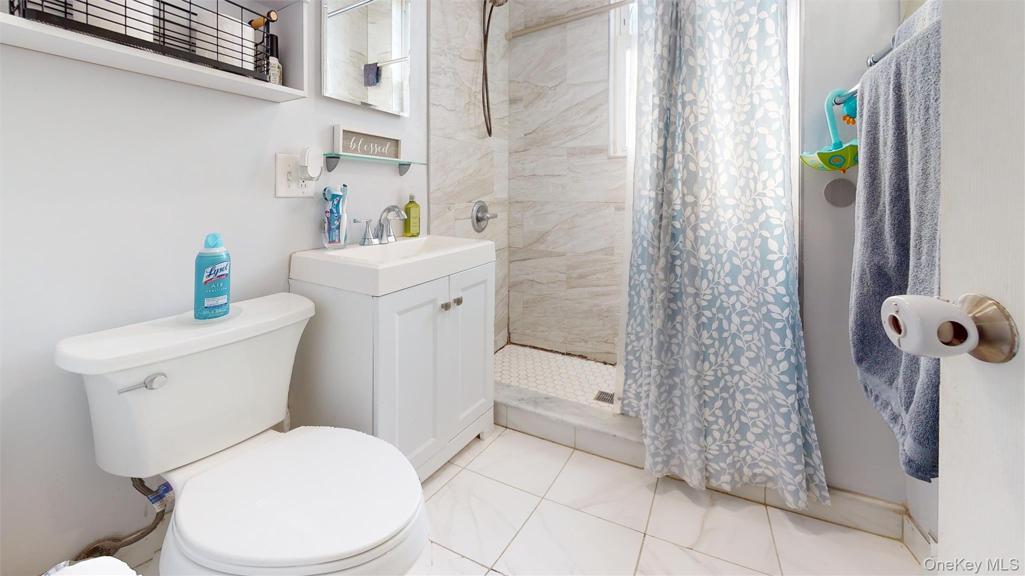 Single Family Fenton Bronx, NY 10469, MLS-928036-17