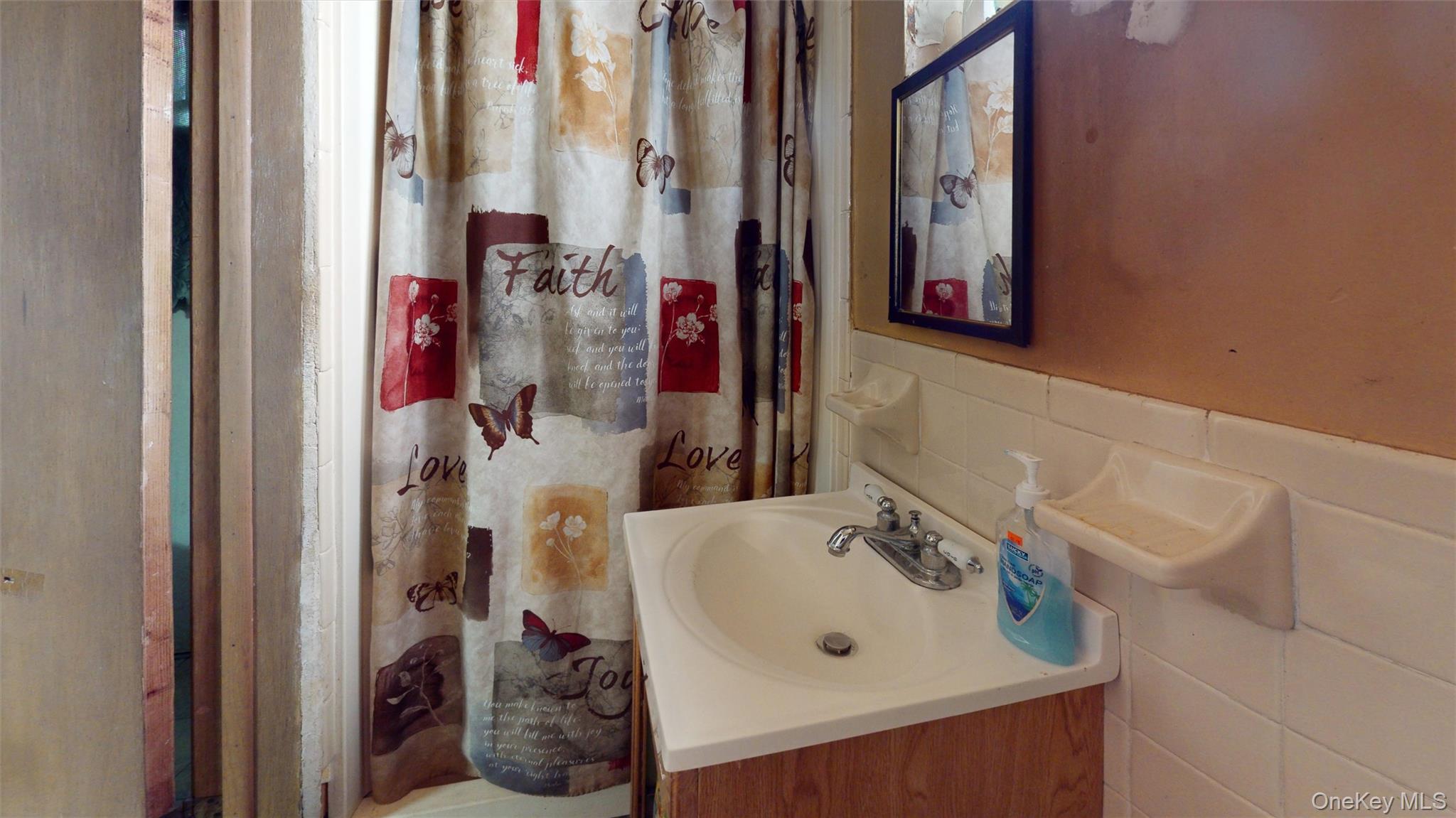 Single Family Fenton Bronx, NY 10469, MLS-928036-18