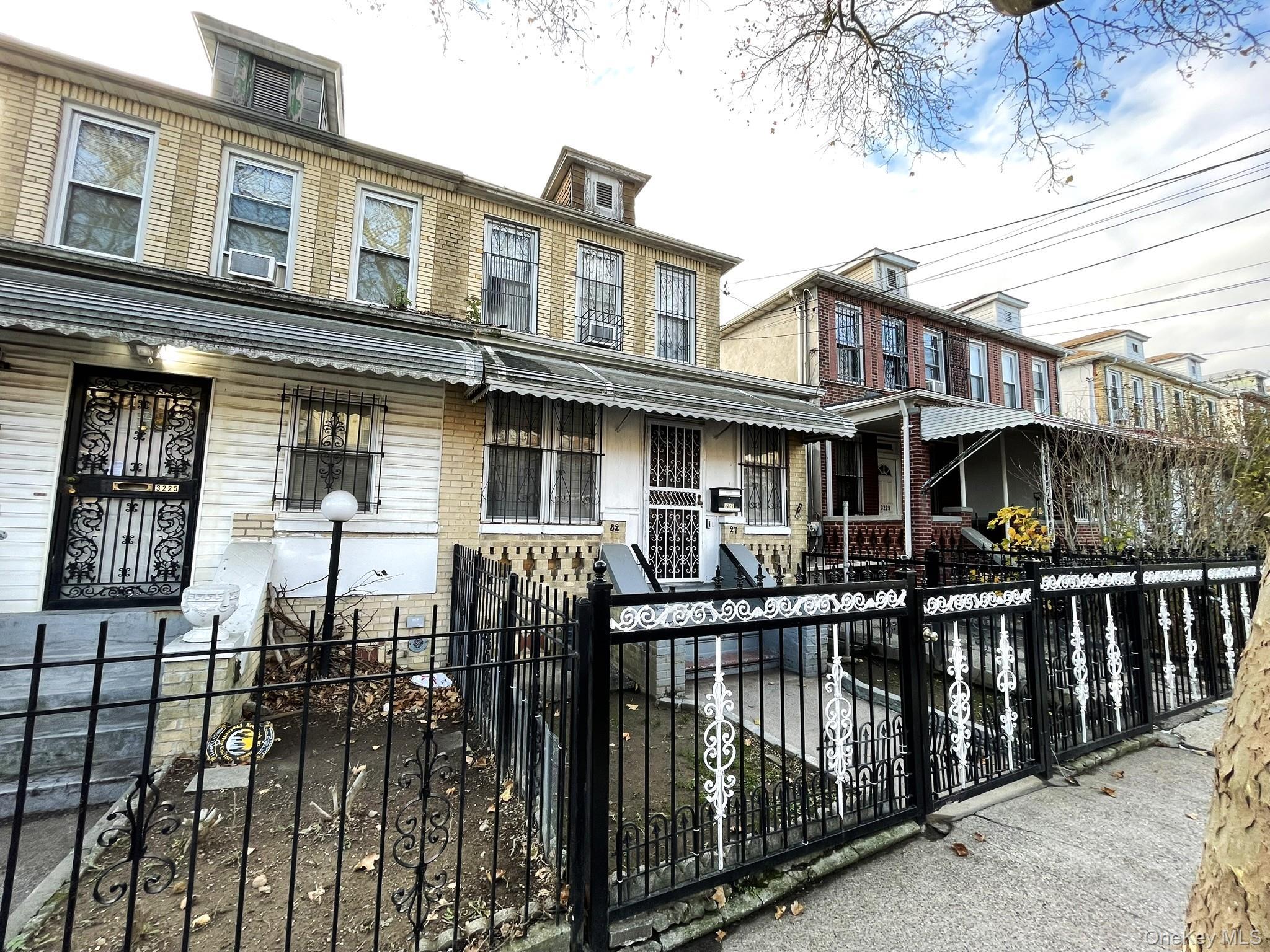 Single Family Fenton Bronx, NY 10469, MLS-928036-22
