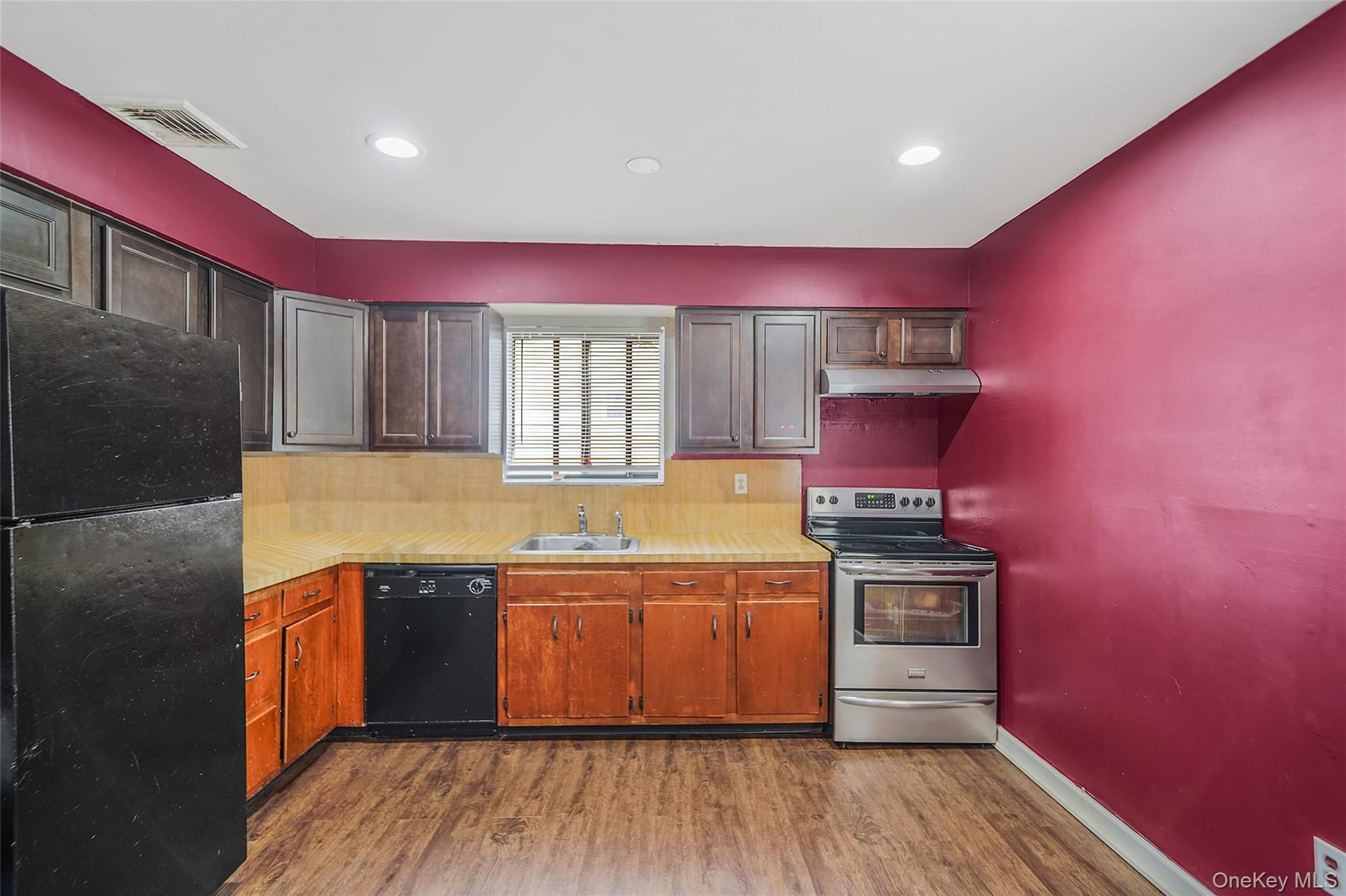 Single Family 41st  Suffolk County, NY 11726, MLS-928062-12