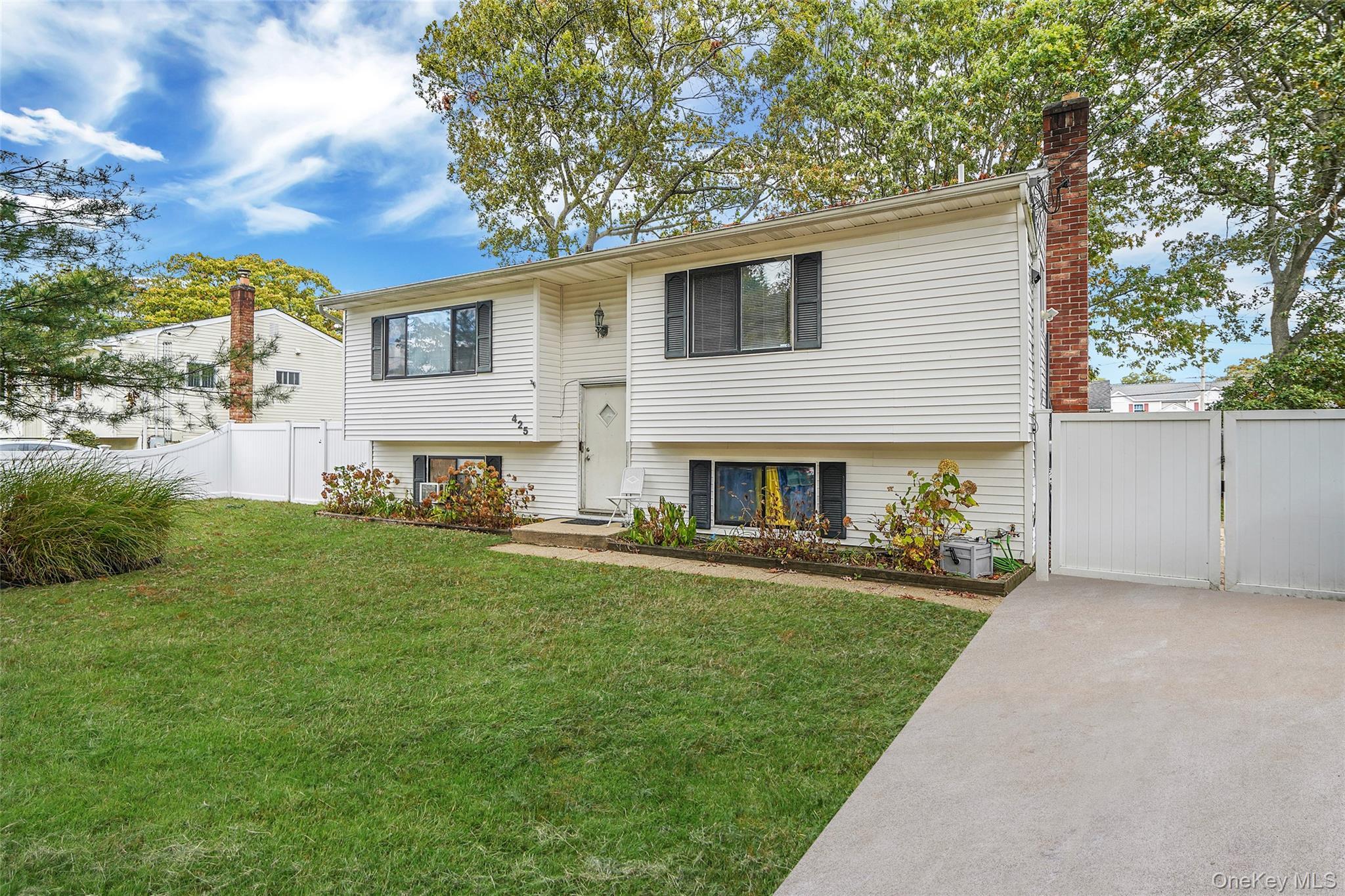 Single Family 41st  Suffolk County, NY 11726, MLS-928062-3