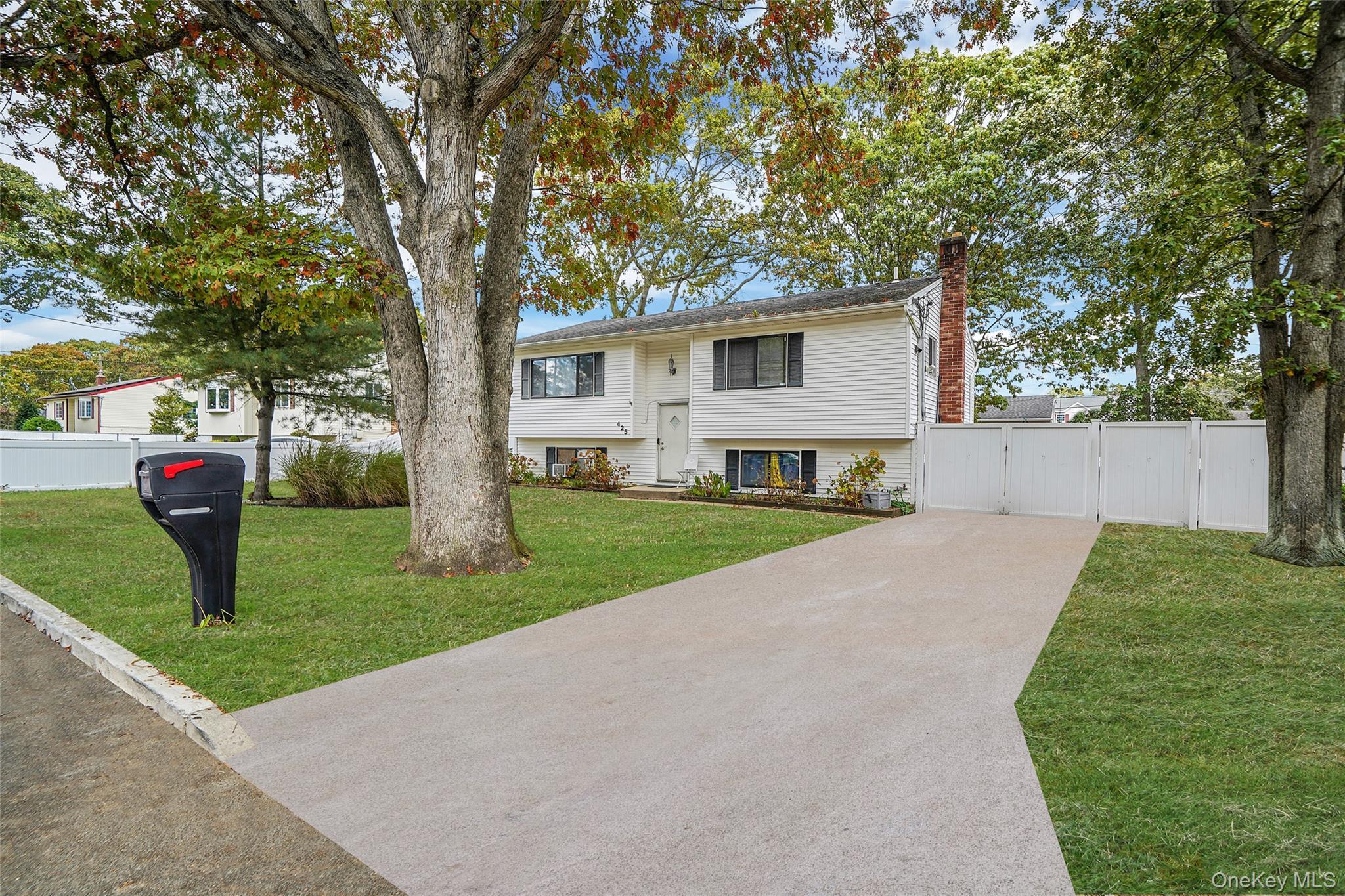 Single Family 41st  Suffolk County, NY 11726, MLS-928062-4