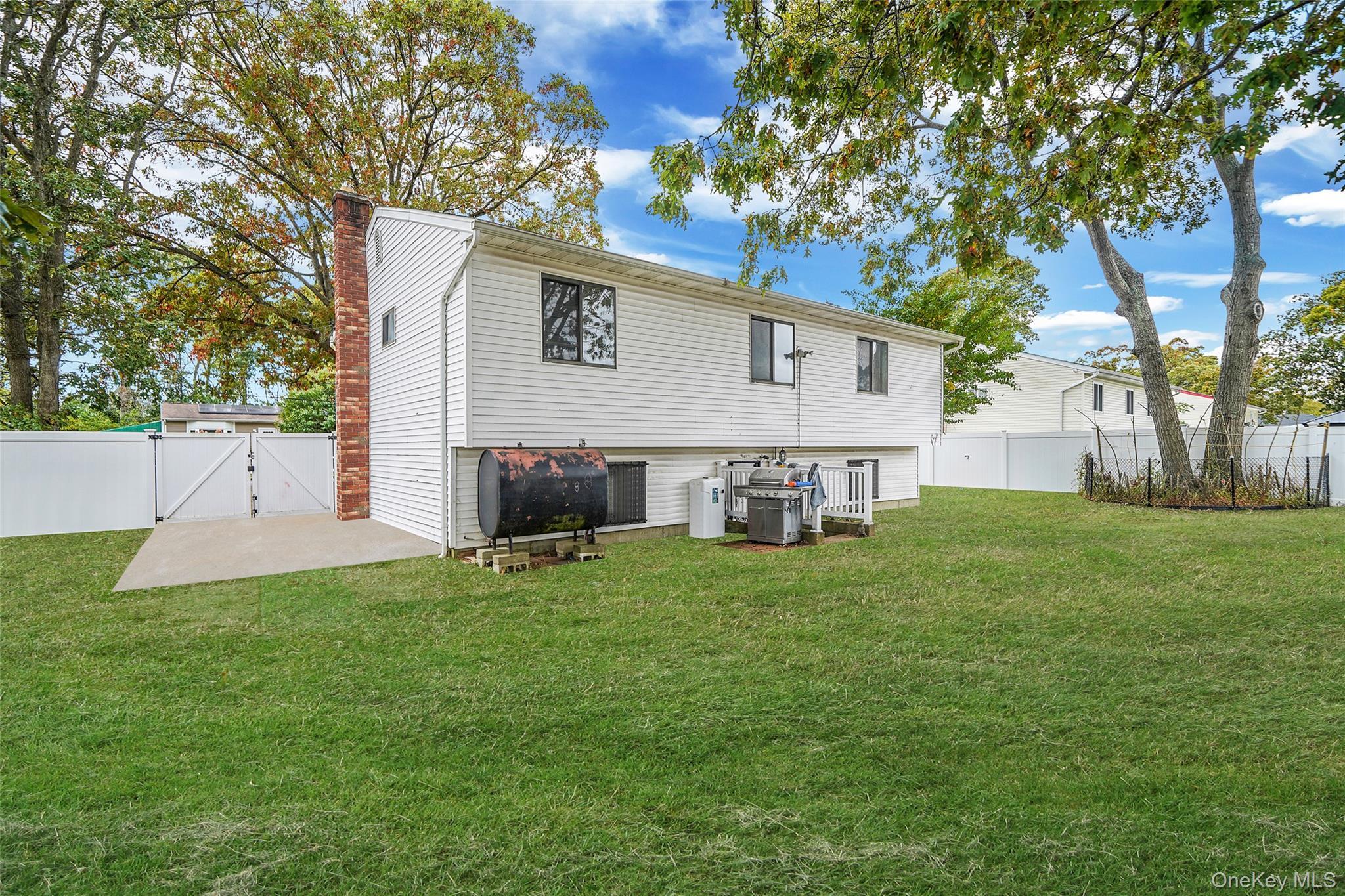 Single Family 41st  Suffolk County, NY 11726, MLS-928062-5