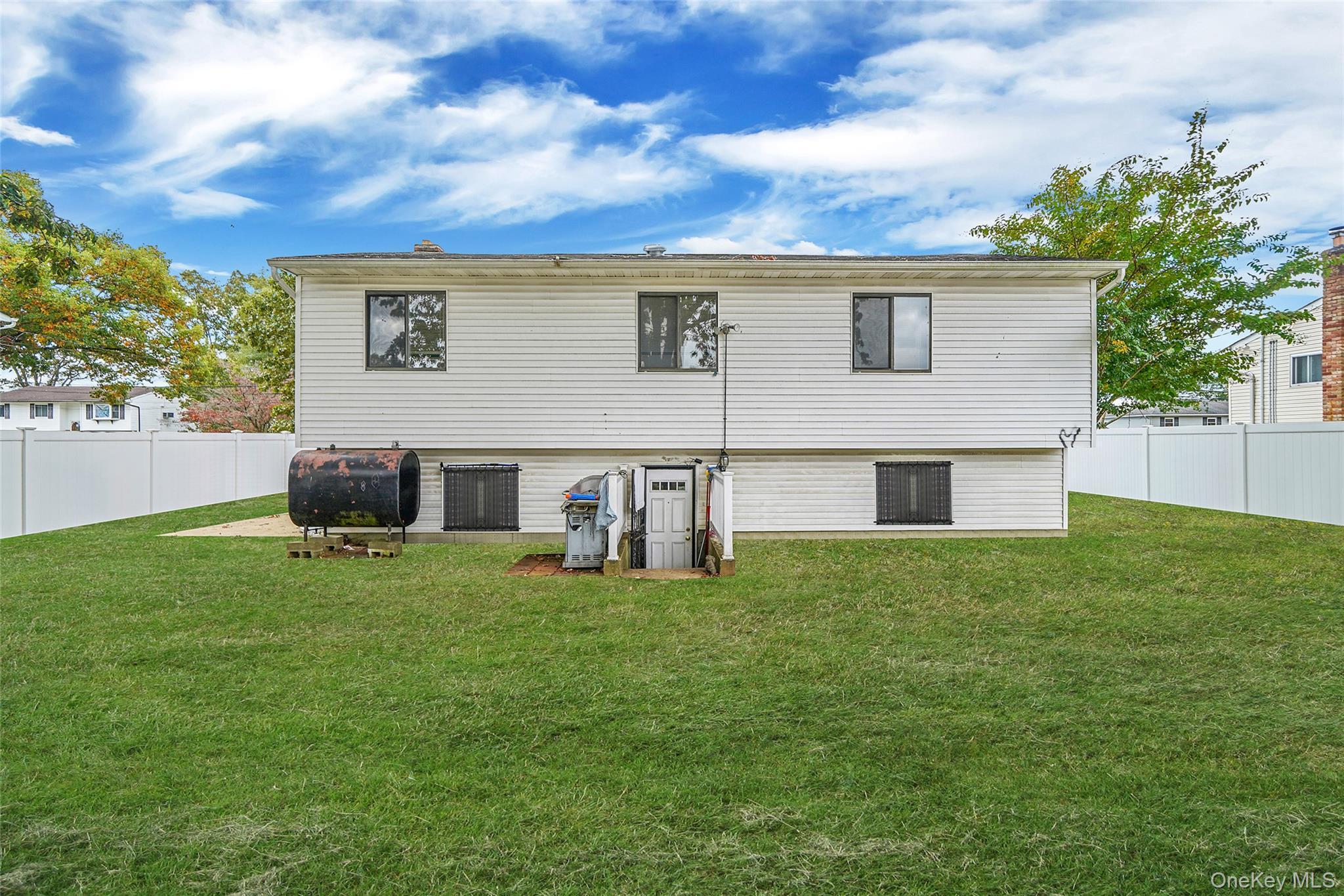 Single Family 41st  Suffolk County, NY 11726, MLS-928062-6