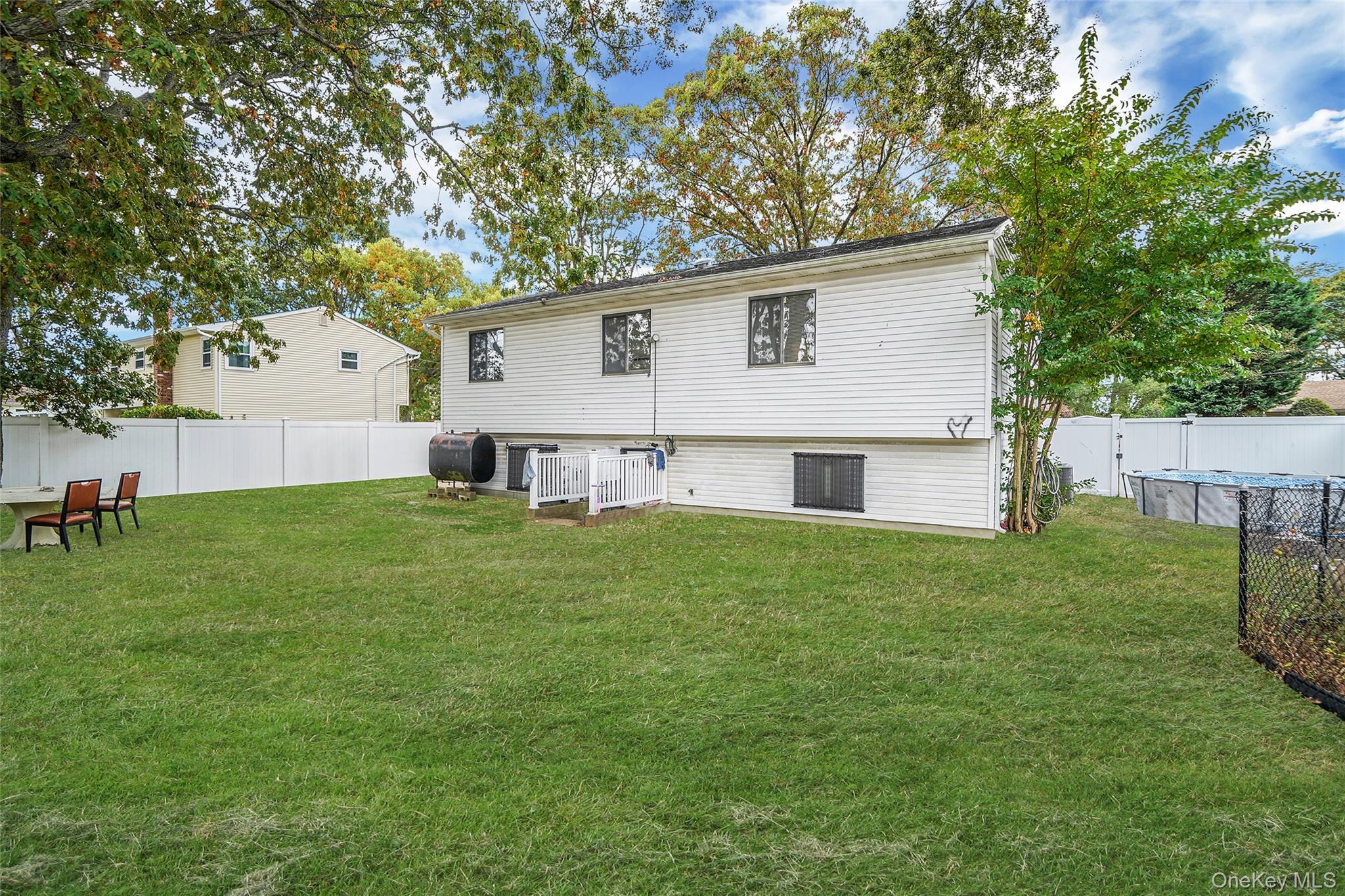 Single Family 41st  Suffolk County, NY 11726, MLS-928062-7