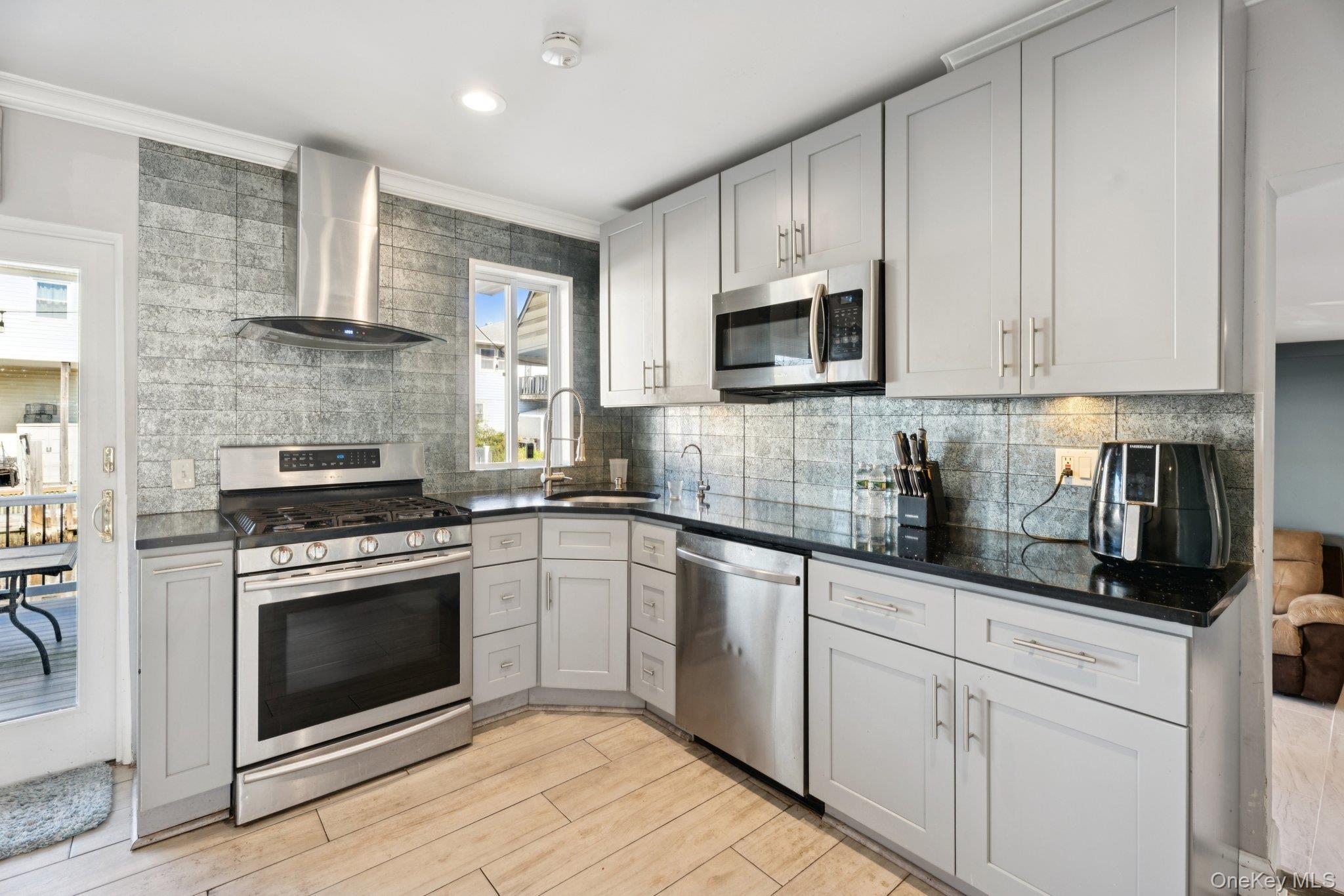 Single Family Arthur Nassau County, NY 11510, MLS-928071-9