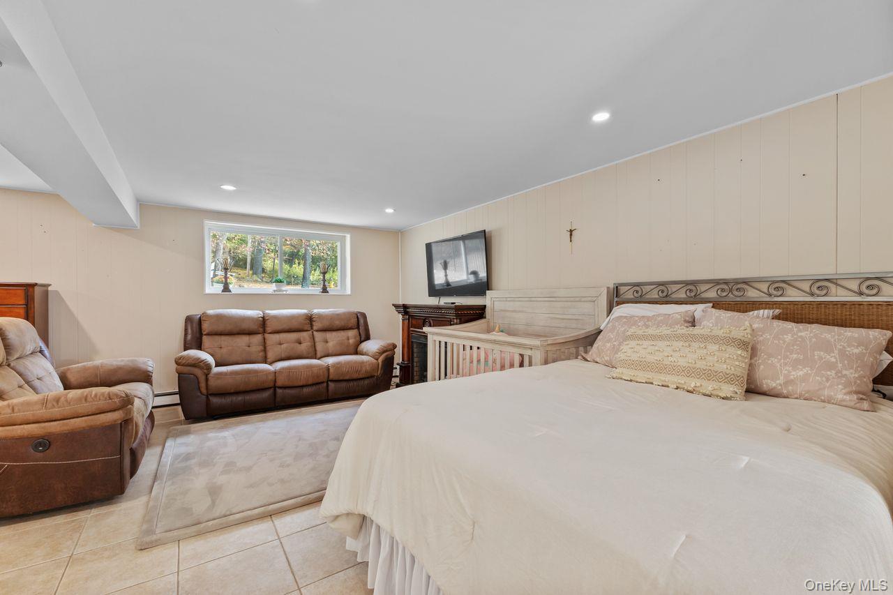 Single Family Locust Westchester County, NY 10562, MLS-928083-25