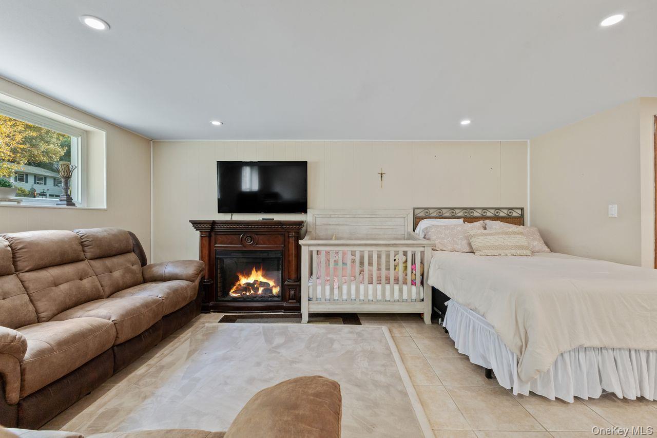 Single Family Locust Westchester County, NY 10562, MLS-928083-28