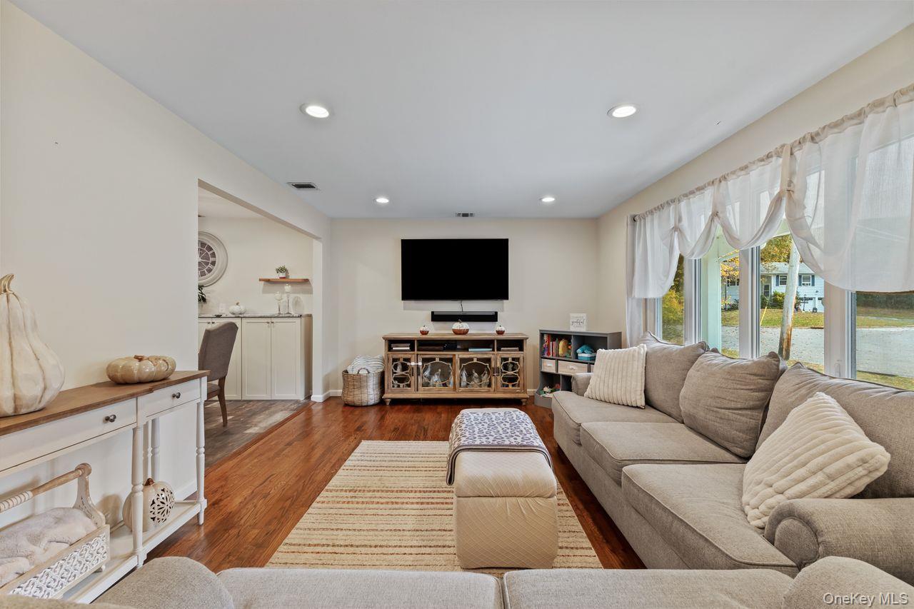 Single Family Locust Westchester County, NY 10562, MLS-928083-9