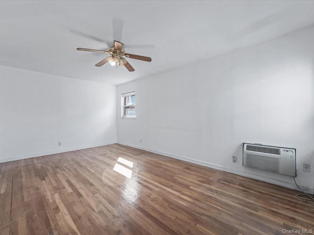 Single Family Clinton Queens, NY 11378, MLS-928103-3