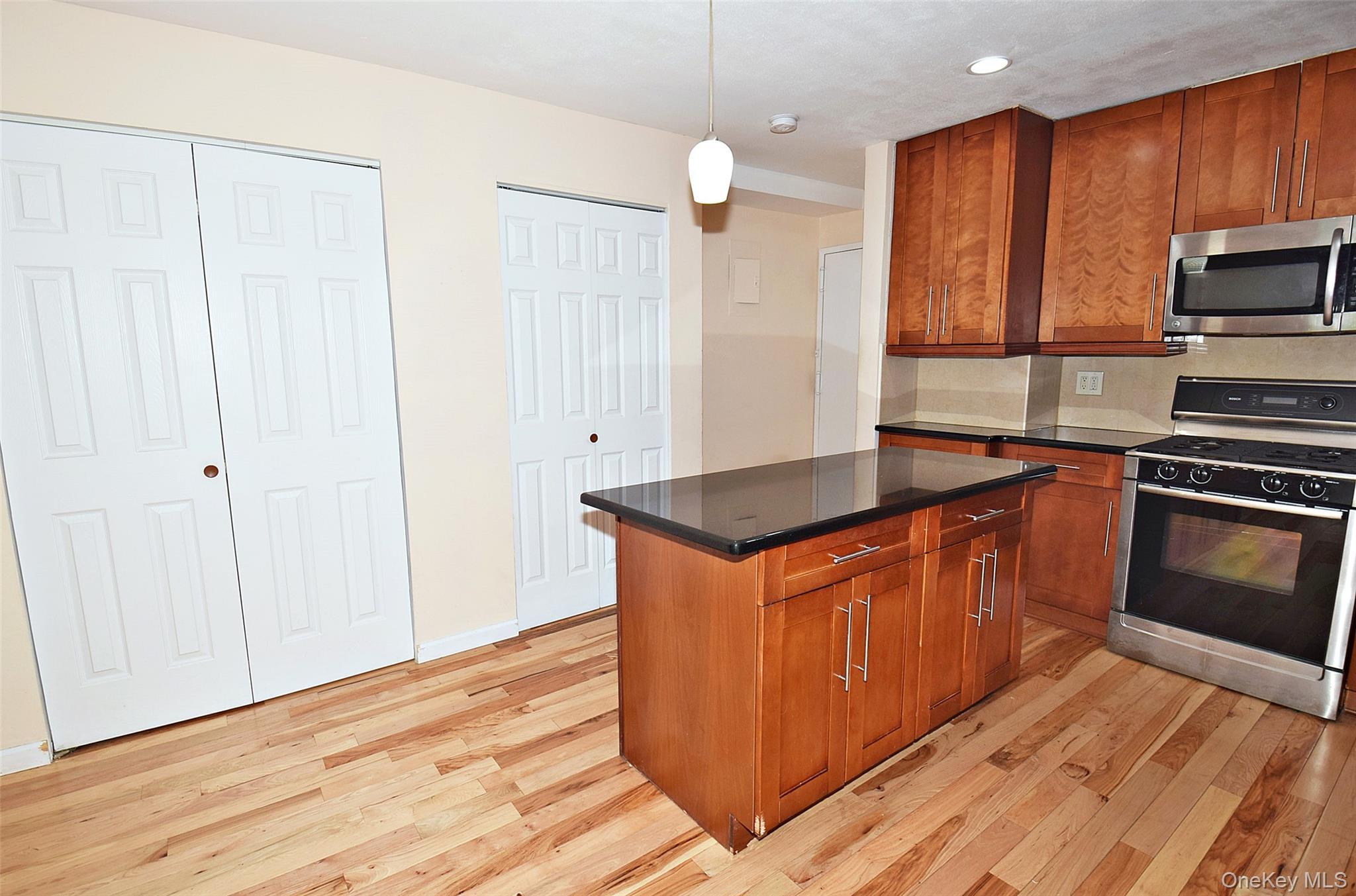 Condo Diane Queens, NY 11360, MLS-928120-7