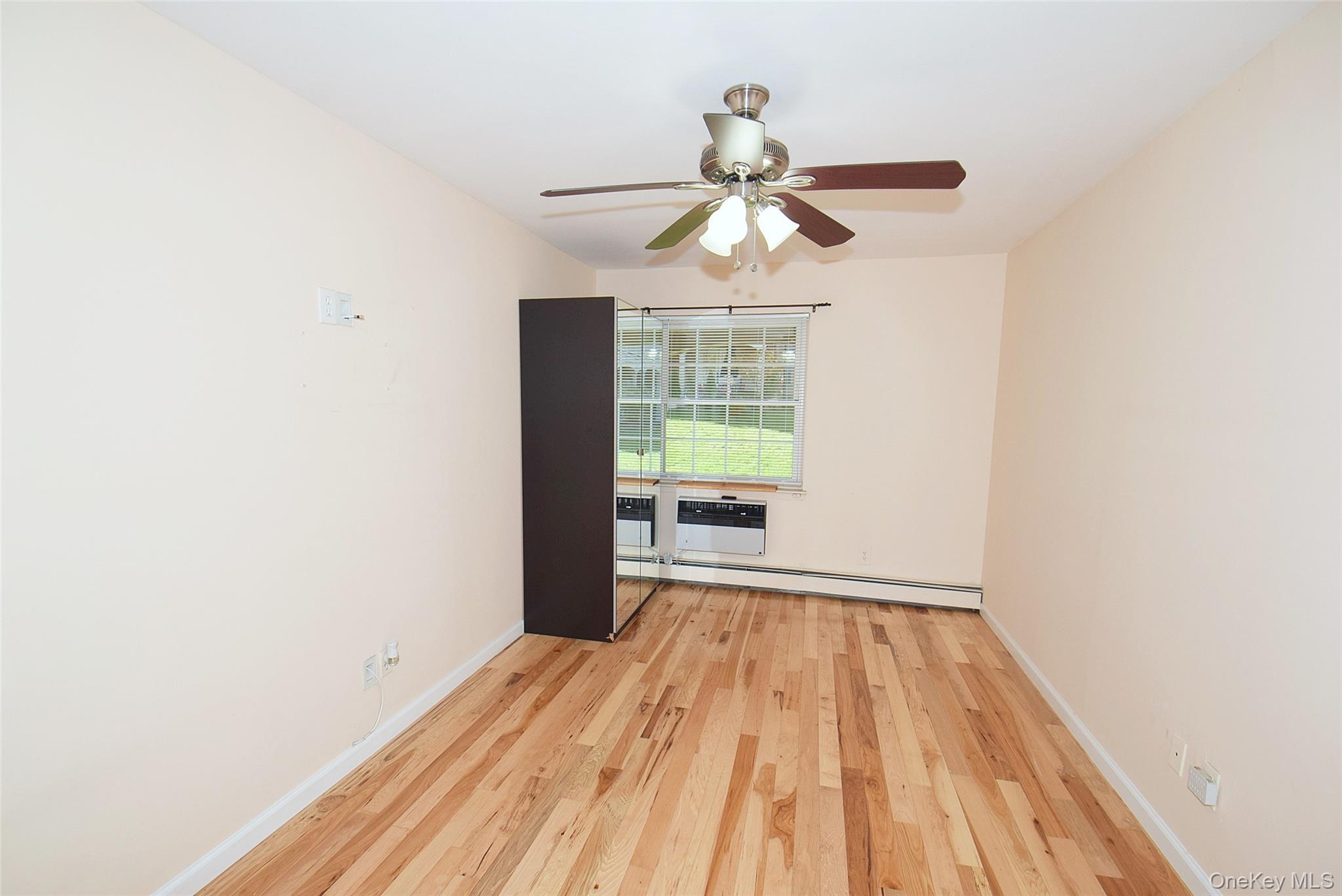 Condo Diane Queens, NY 11360, MLS-928120-8