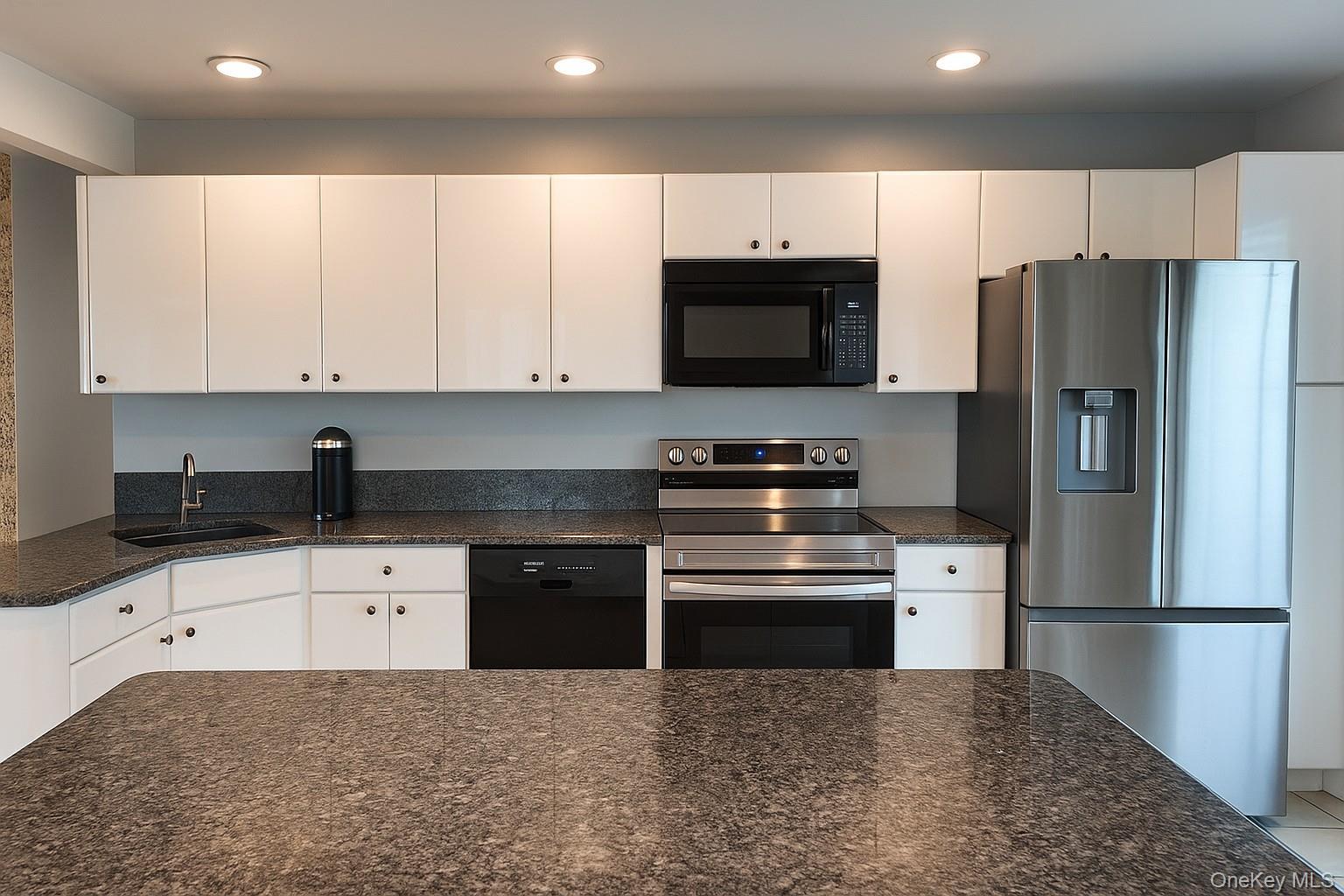 Single Family Hamilton Nassau County, NY 11558, MLS-928129-7