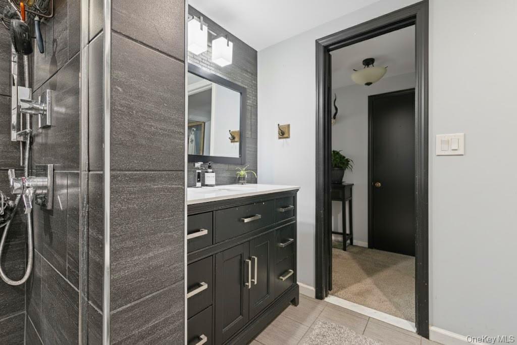 Single Family Straw  Suffolk County, NY 11749, MLS-928145-13