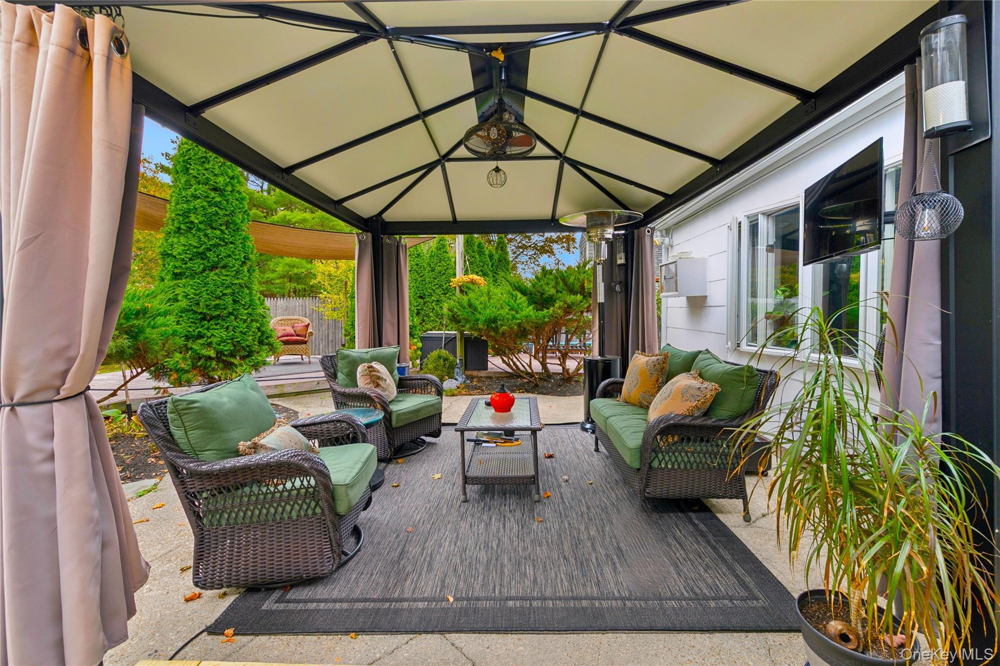 Single Family Straw  Suffolk County, NY 11749, MLS-928145-14