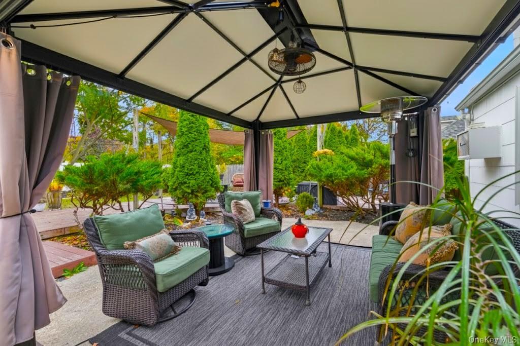 Single Family Straw  Suffolk County, NY 11749, MLS-928145-15