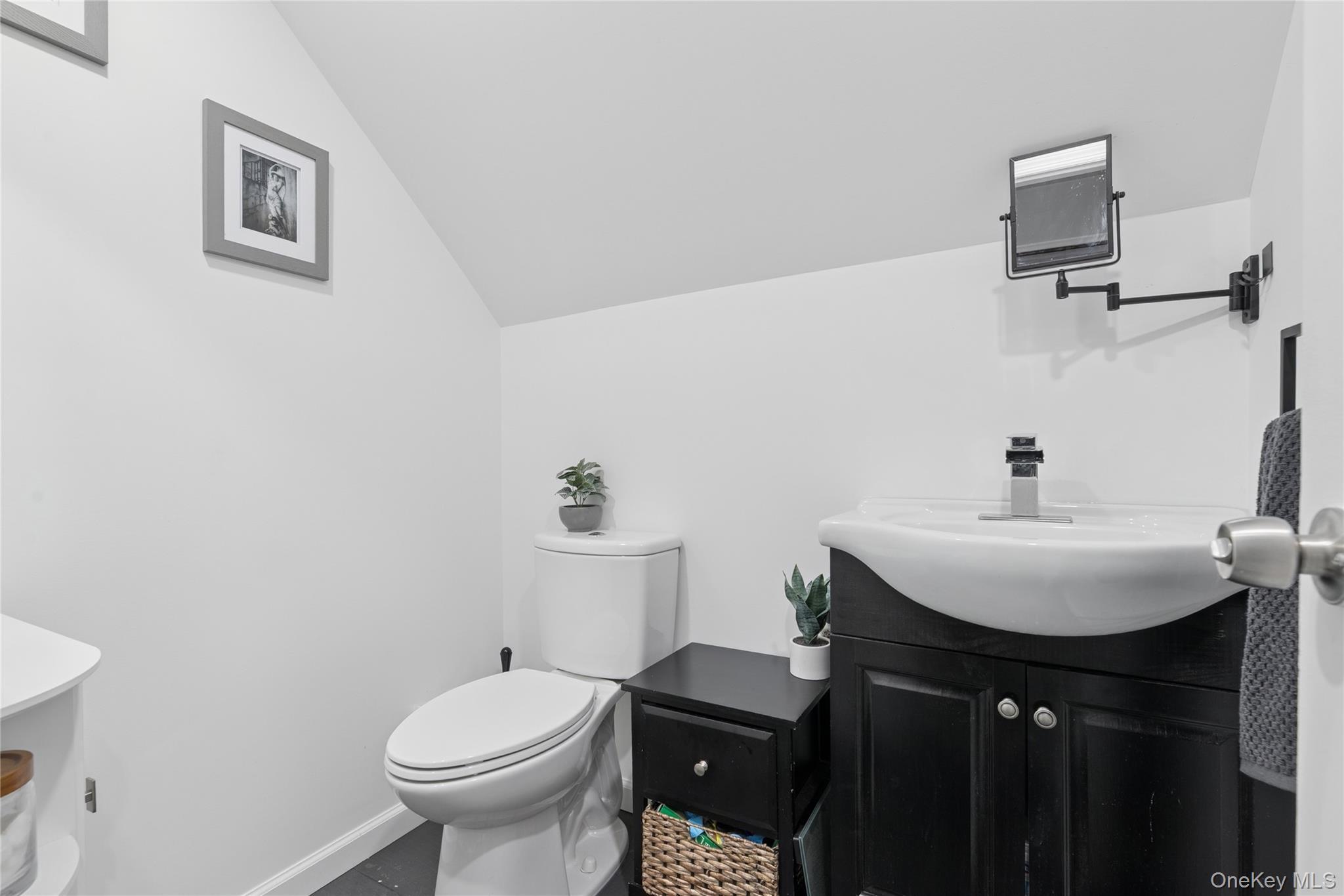 Single Family Straw  Suffolk County, NY 11749, MLS-928145-21