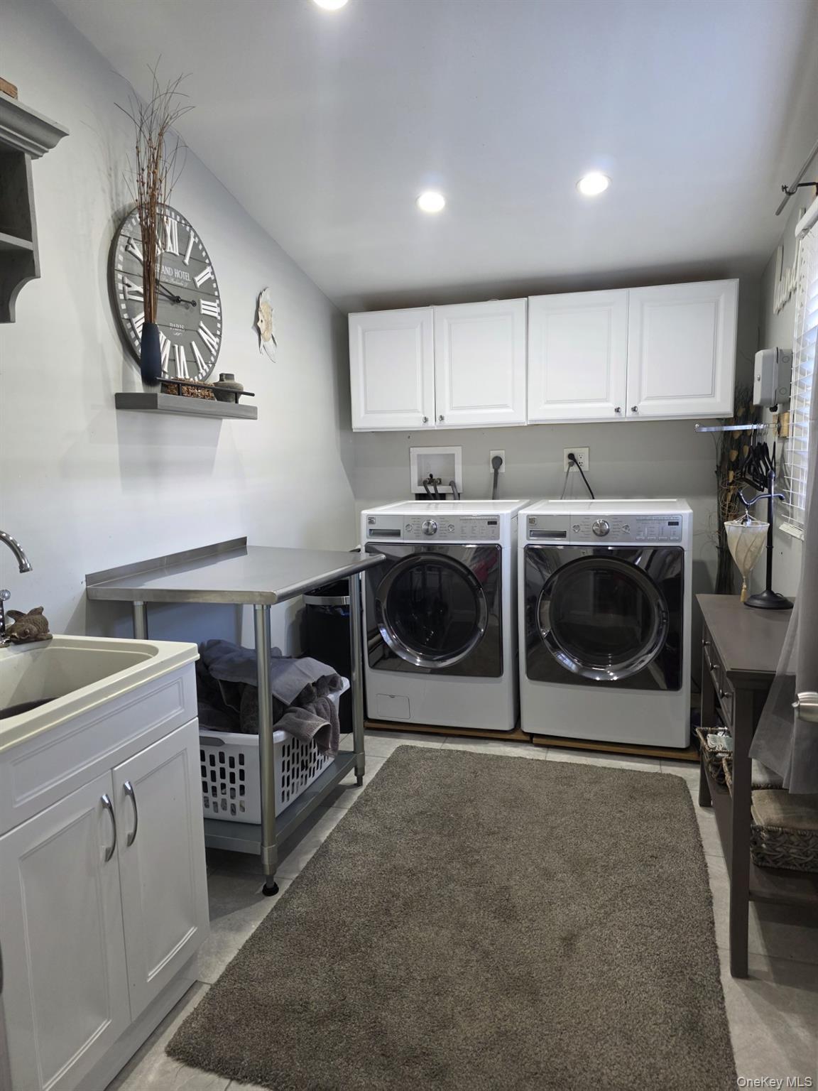 Single Family Straw  Suffolk County, NY 11749, MLS-928145-25