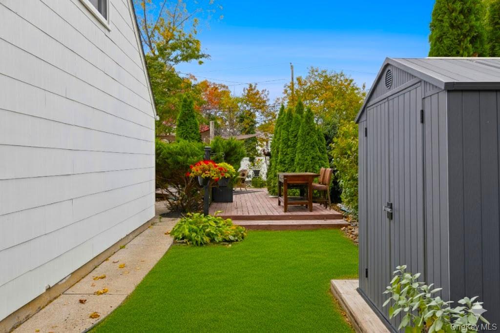 Single Family Straw  Suffolk County, NY 11749, MLS-928145-27