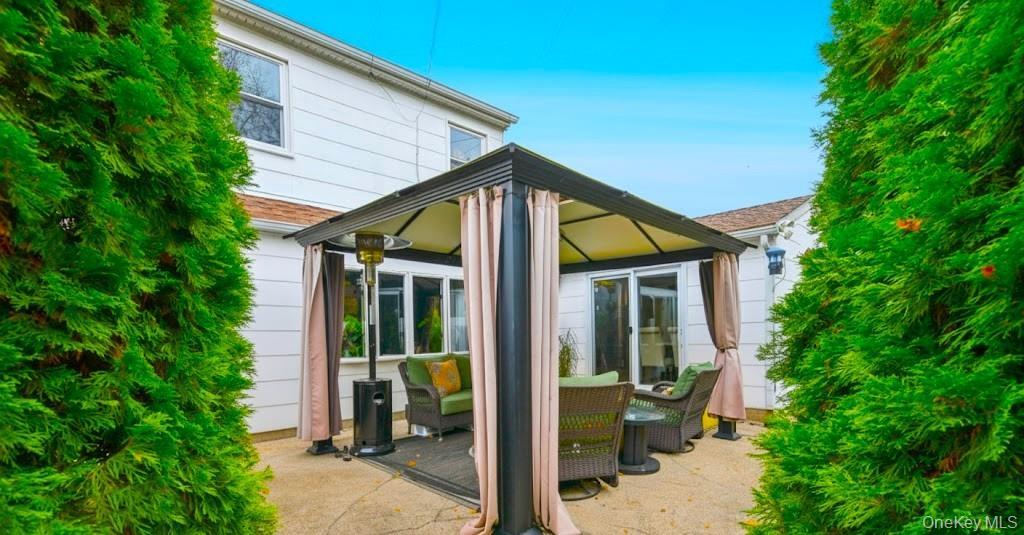 Single Family Straw  Suffolk County, NY 11749, MLS-928145-31