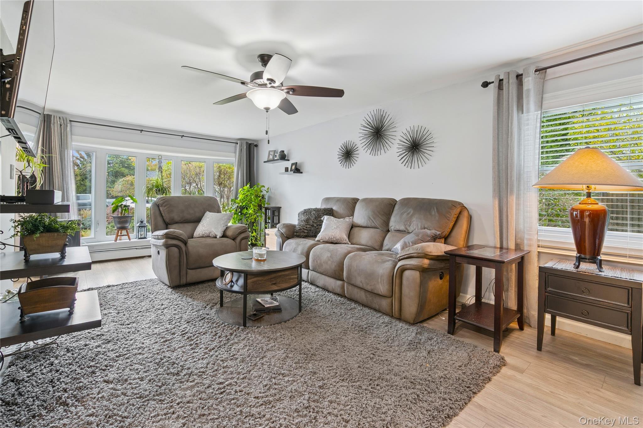 Single Family Straw  Suffolk County, NY 11749, MLS-928145-4